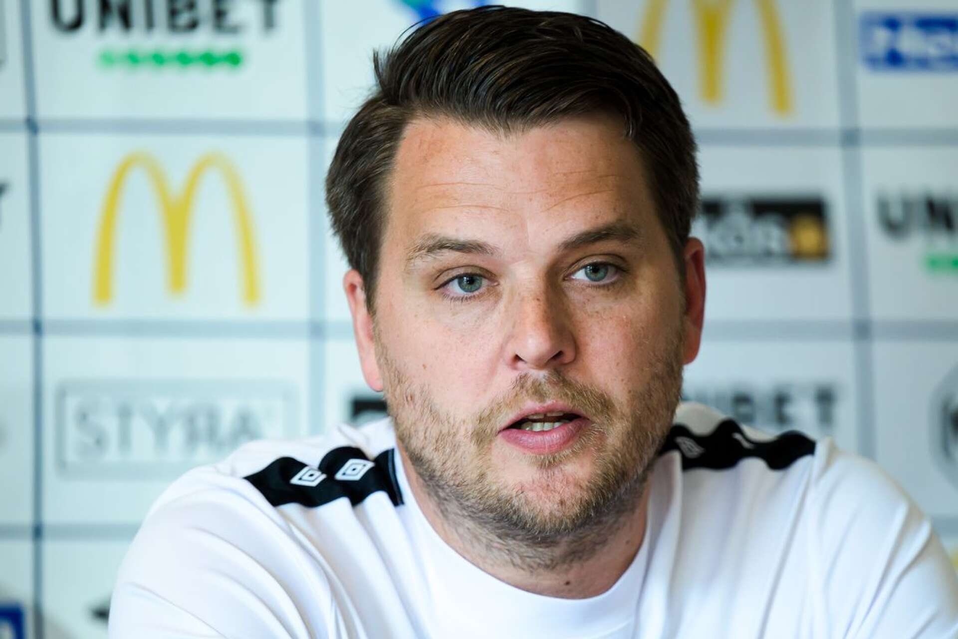  Andreas Holmberg på presskonferensen efter segern i bottenmötet med AIK. 