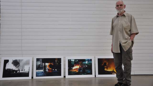 Walter Ruth medverkar själv i utställningen med foton tagna i fabriker under 1970-talet.