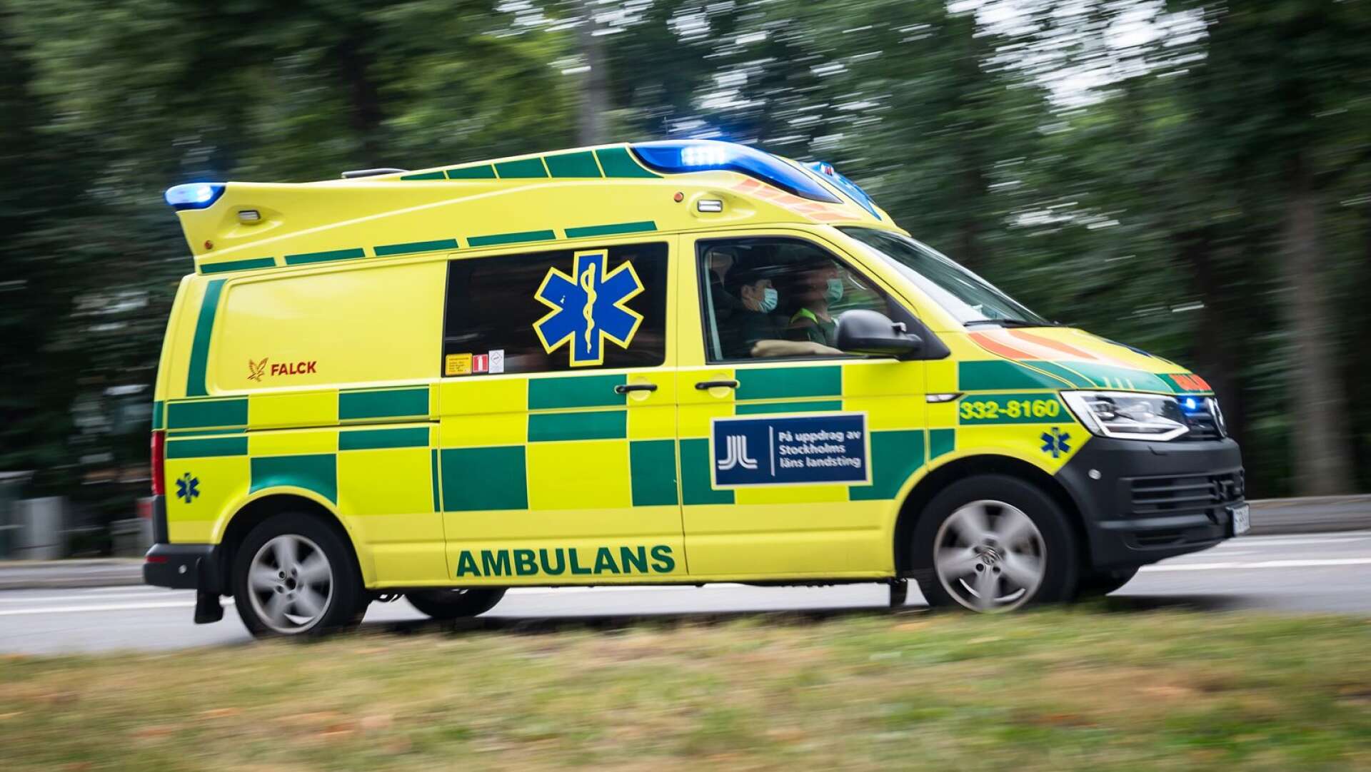 En flicka under 15 år blev under torsdagen påkörd i Arvika och fördes med ambulans