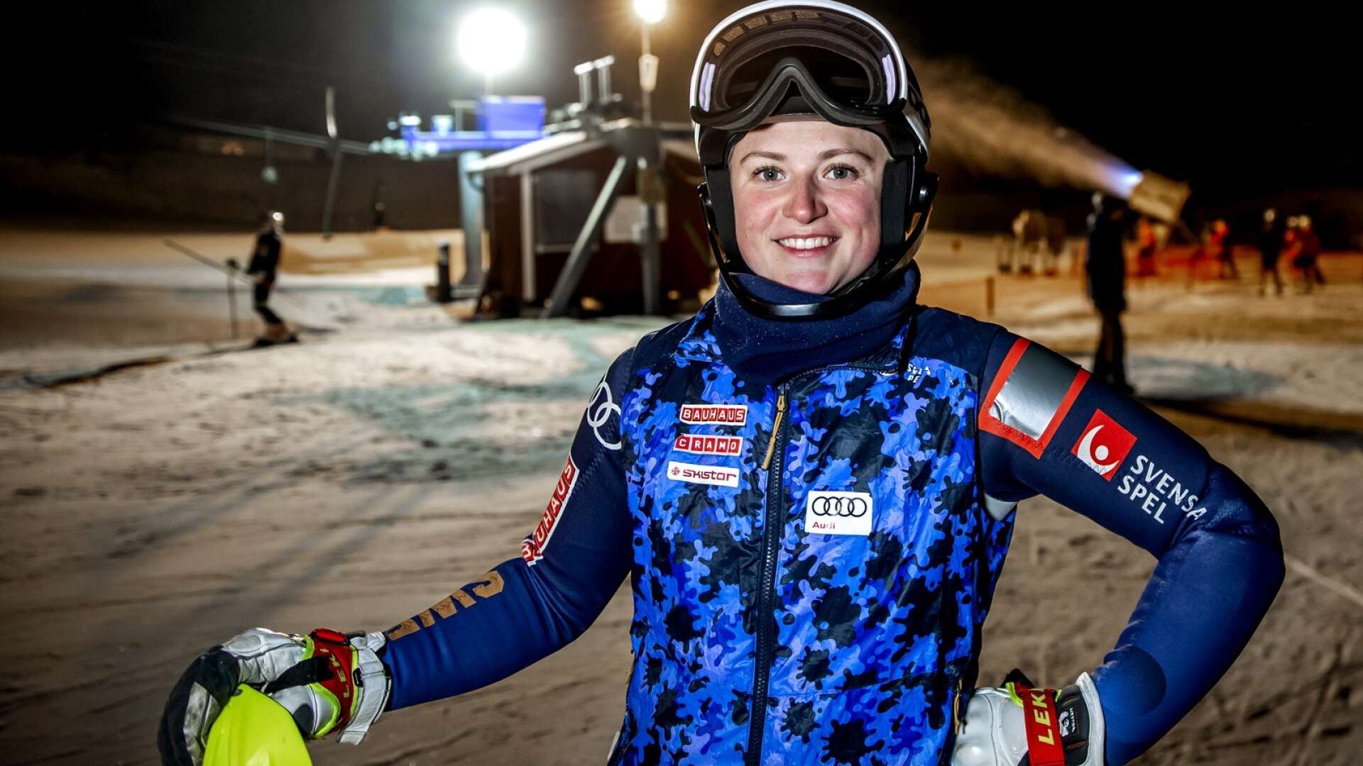 Det värmländska alpina stjärnskottet Hanna Aronsson Elfman laddade upp inför VM-lägret med att träna på hemmaplan i Frykstabacken.