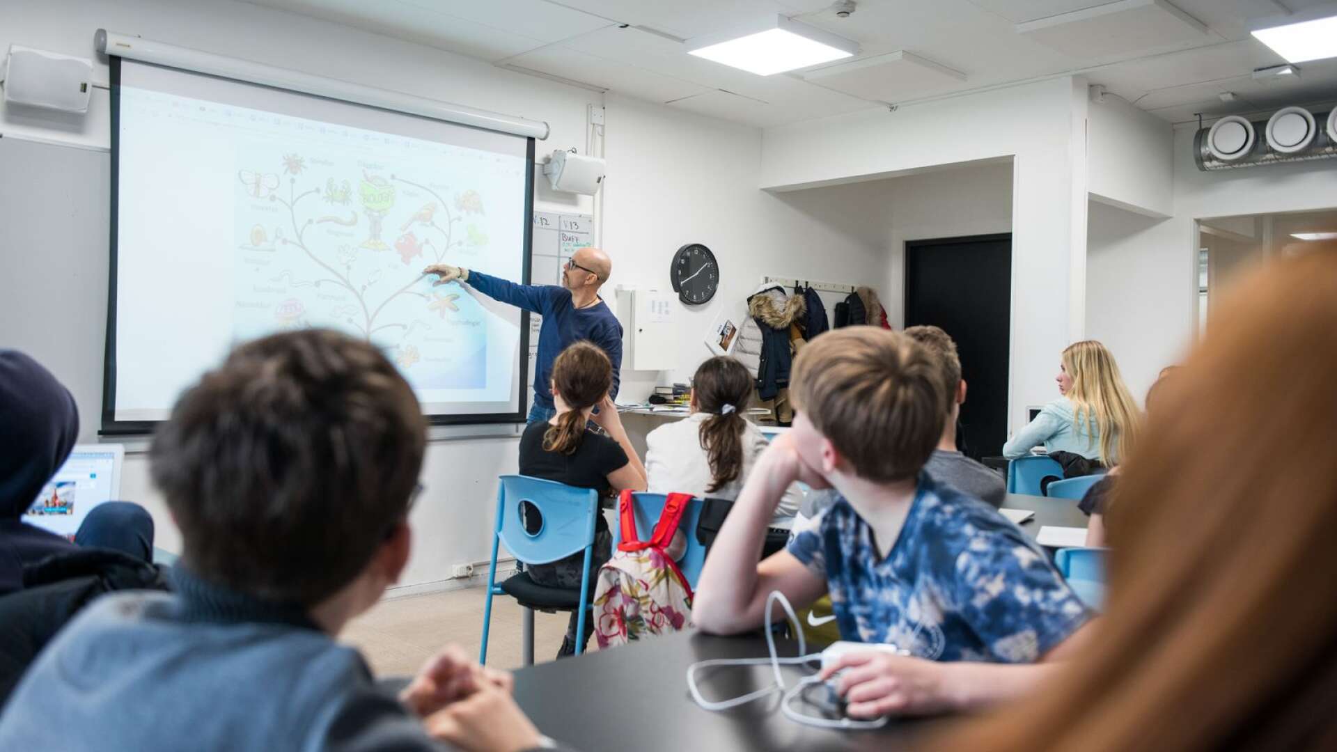 Rekryteringsbehovet av lärare motsvarar en tredjedel av lärarkåren i Värmland inom några år, enligt Lärarförbundet.