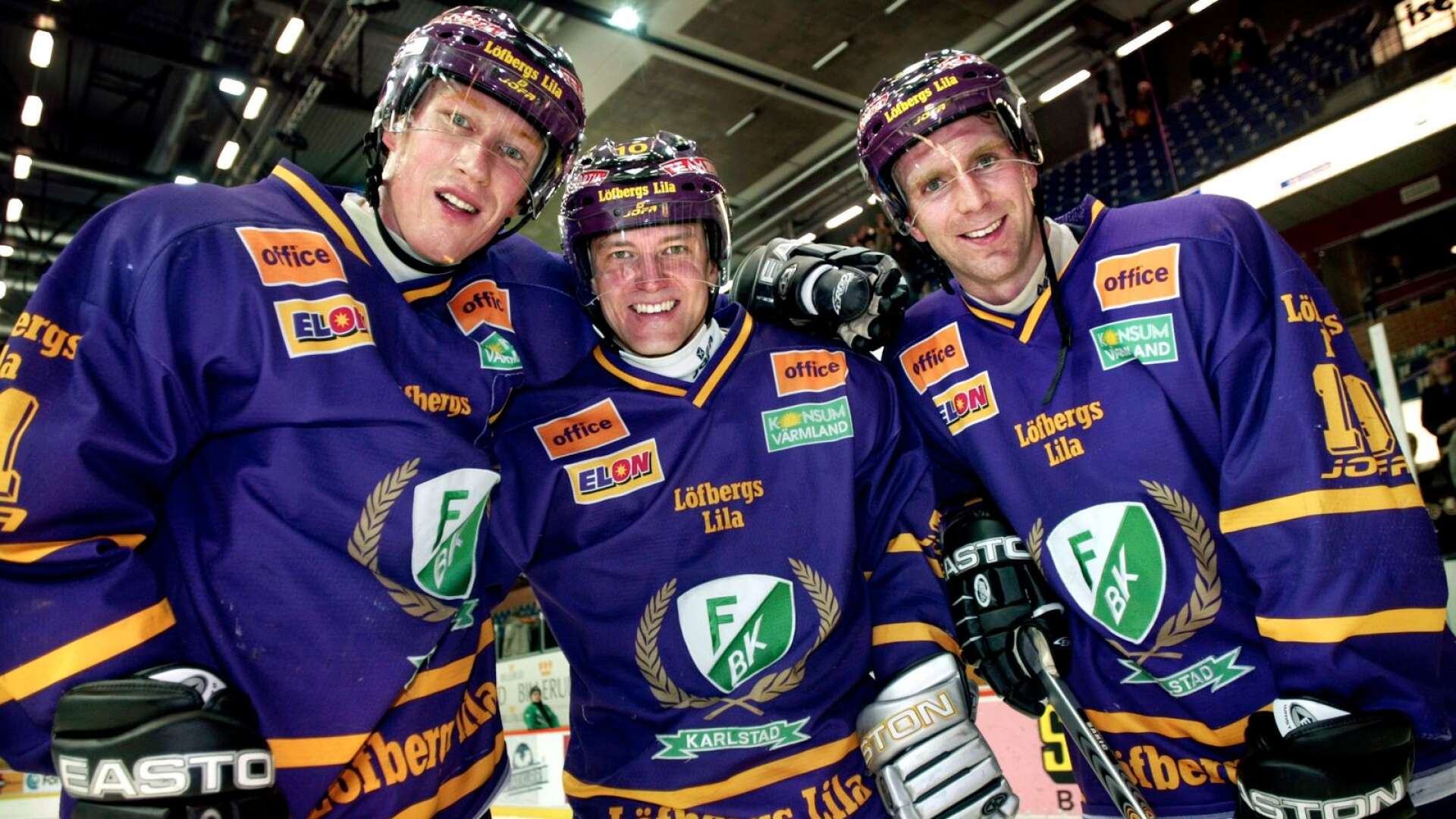 ”Jönssonligan” i Färjestad BK som bland annat hjälpte Karlstadslaget till SM-guld 1998. Från vänster: Jörgen Jönsson, Pelle Prestberg och Peter Nordström. 