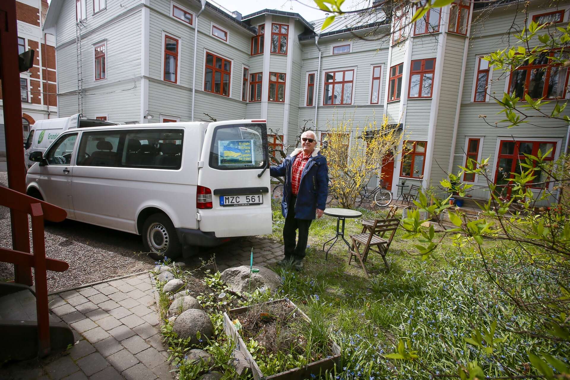 Minibussen köptes in för att klara transporterna till och från Polen. 19 flyktingar har åkt med till Sverige.