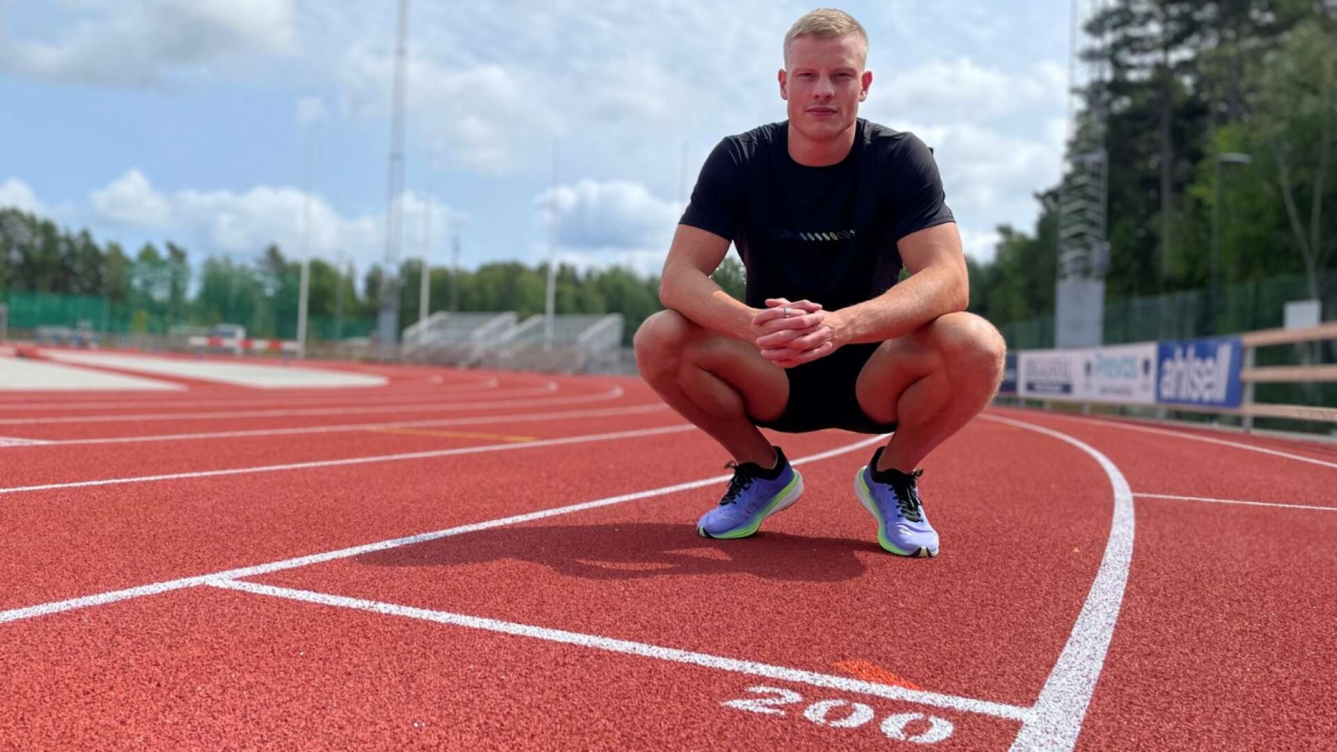 Henrik Larsson ska springa 200 meter på Karlstad GP, med tufft motstånd. 