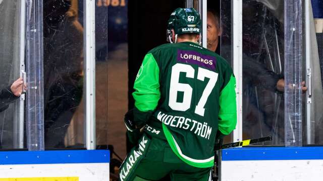 Färjestads Pontus Widerström fick lämna isen efter att han fått matchstraff under ishockeymatchen i SHL mellan Färjestad och Frölunda igår.