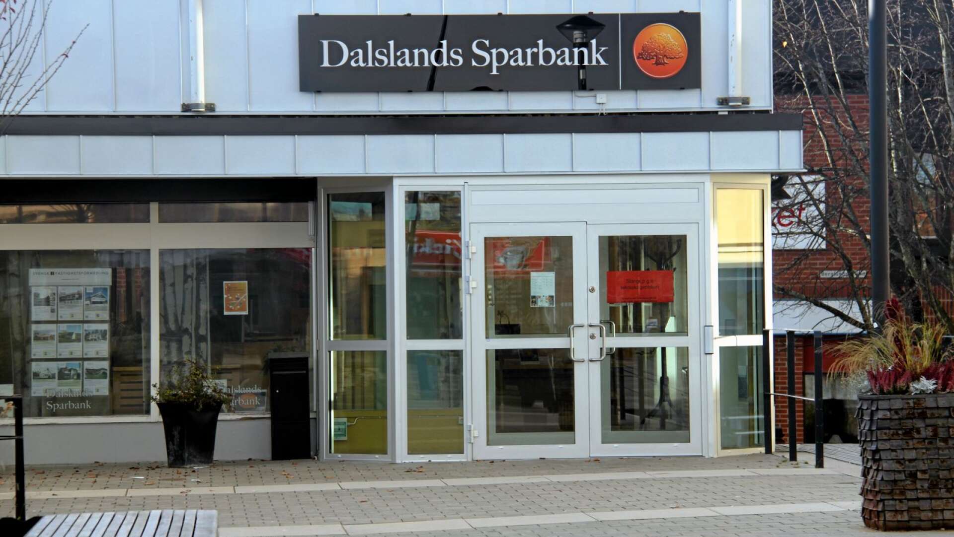 Dalslands Sparbank efterlyser ägare av glömda pengar.