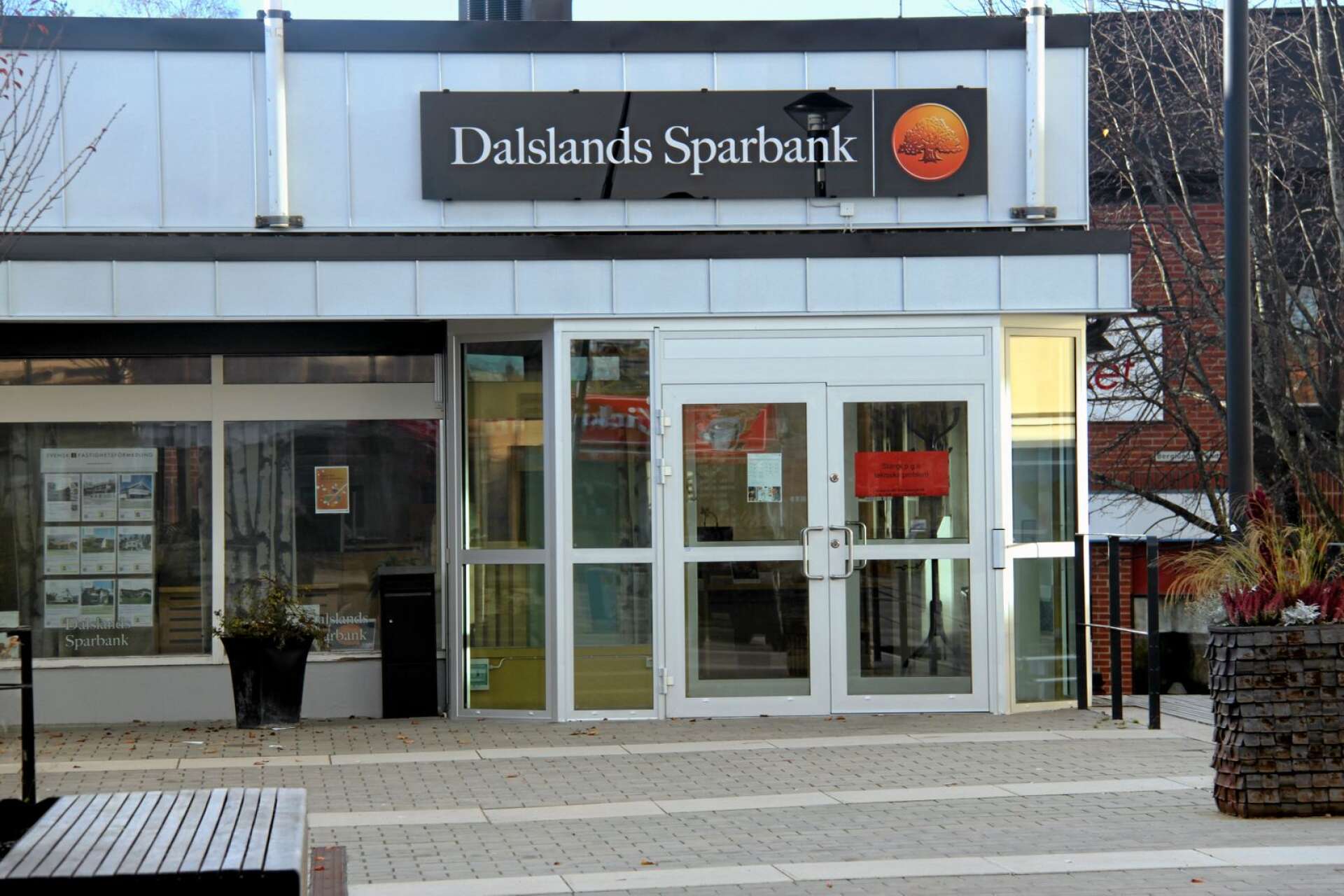Dalslands Sparbank efterlyser ägare av glömda pengar.