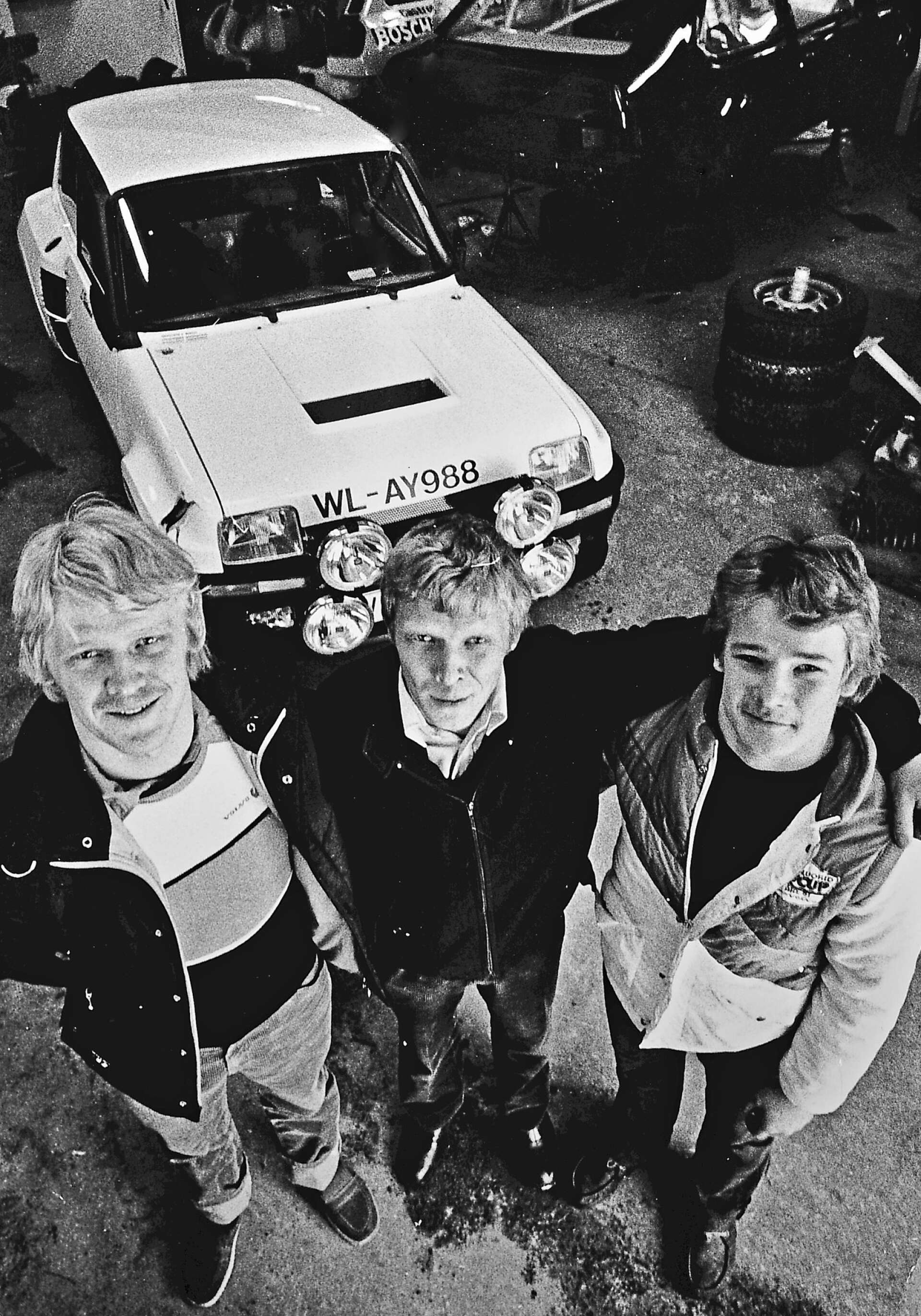 Bröderna Lars-Erik, Per-Inge och Stig-Olov Walfridsson har alla nått stora framgångar inom bilsporten. Här fångade på en bild när alla tre hade kommit i gång med sina karriärer.