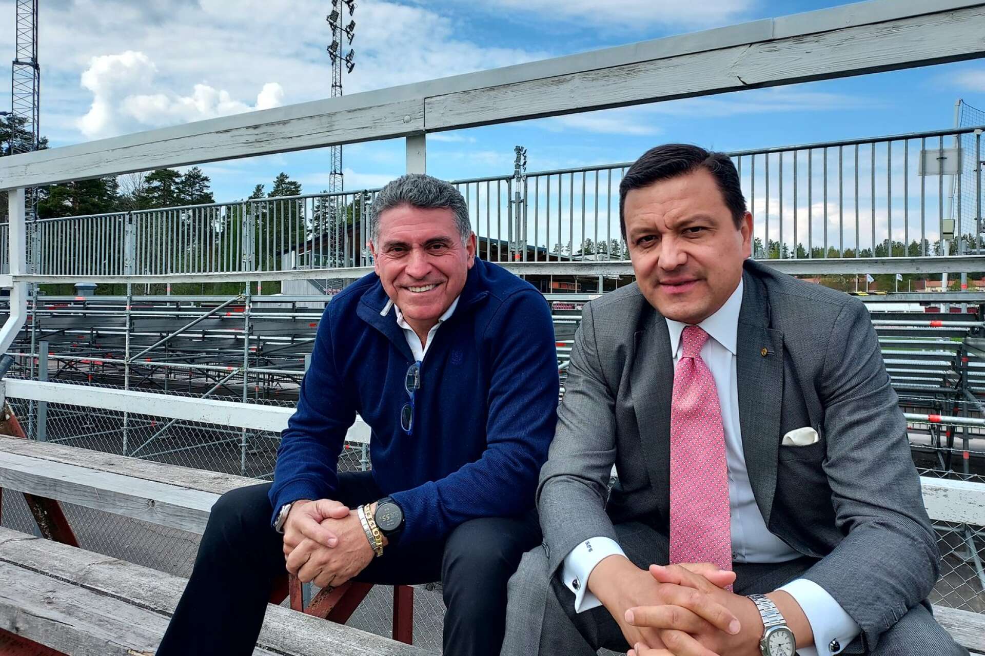 Costa Ricas förbundskapten Luis Fernando Suárez, till vänster, besökte Degerfors i maj för att spana in Diego Campos.