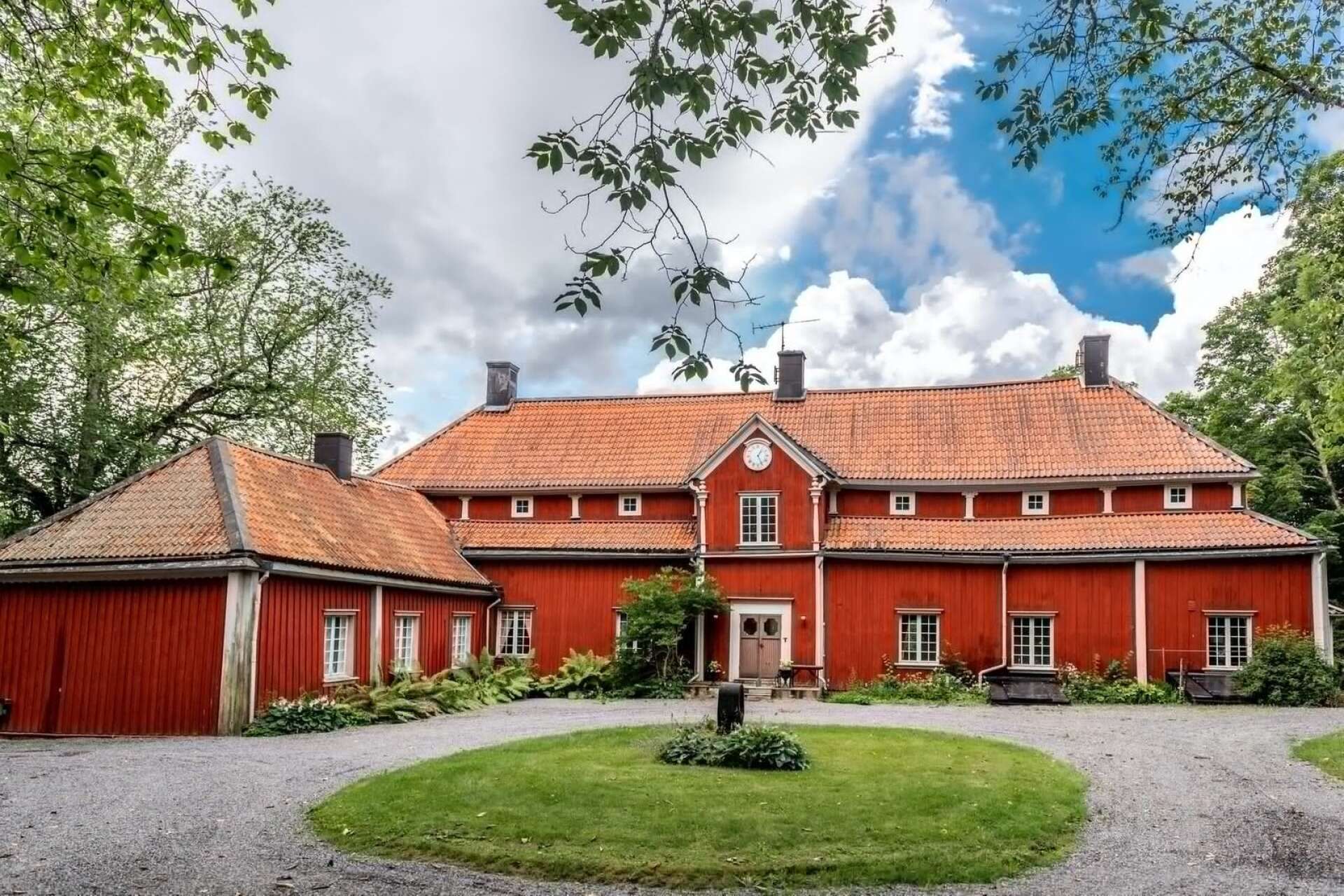 Herrgården från 1700-talet i Borgvik är till salu.