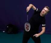 Tomas Hahne spelar badminton