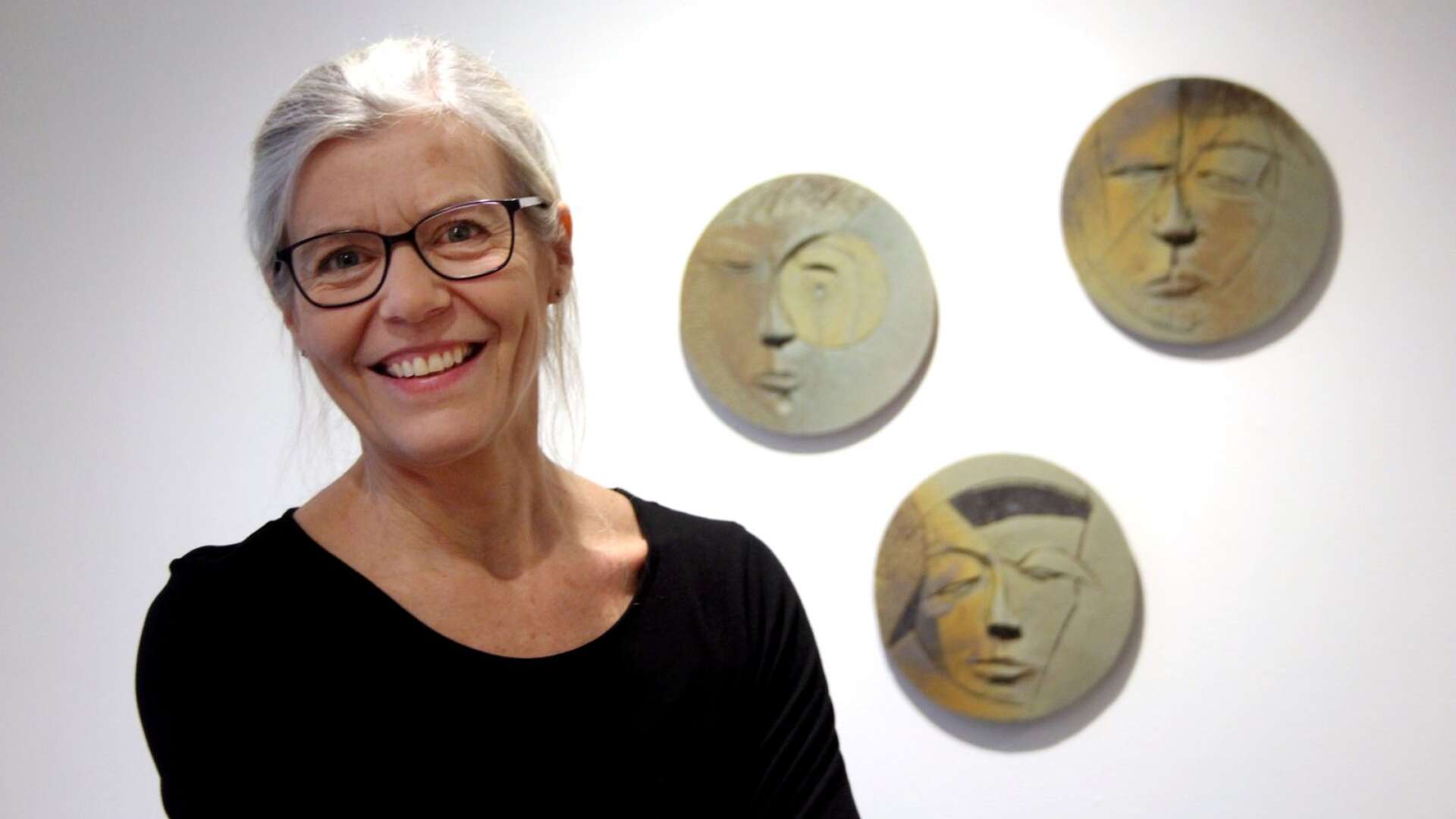 Karlstadskeramikern Karin Lööf firar jubileum med utställning i Arvika