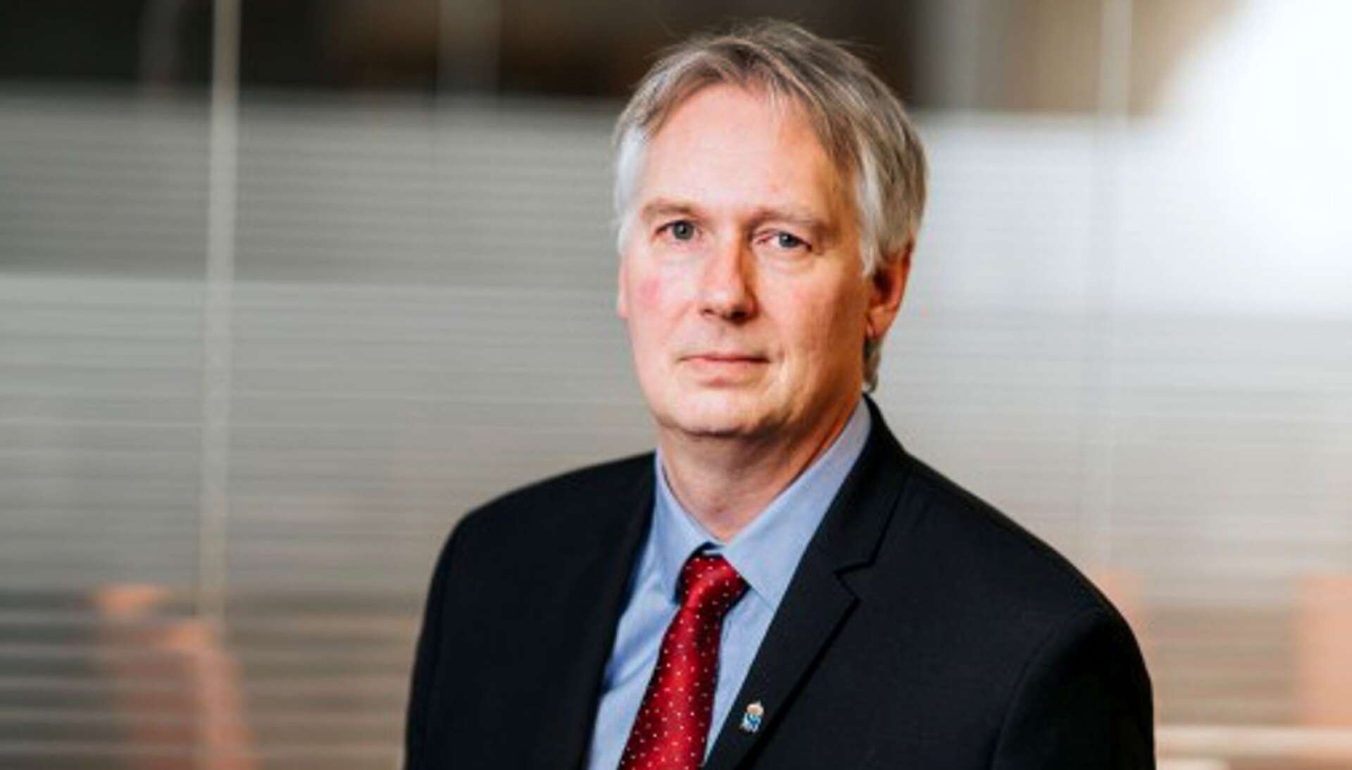 Länsrådet Johan Blom kan få förlängt mandat som tillförordnad landshövding i Värmland.