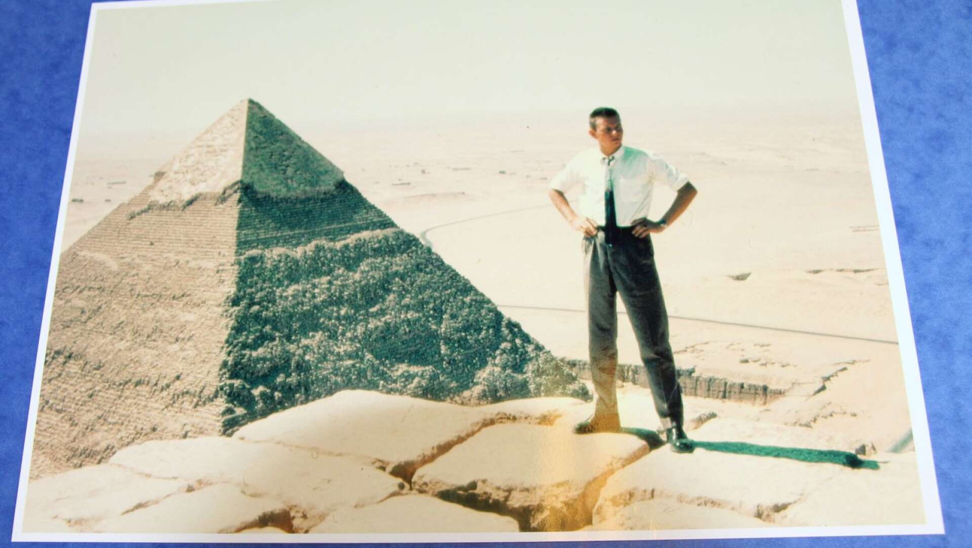 Under sina lediga dagar som FN-soldat i Gaza och Sharm el Sheikh passade Erling på att göra utflykter. Här besöker han Kairo och  pyramiderna.