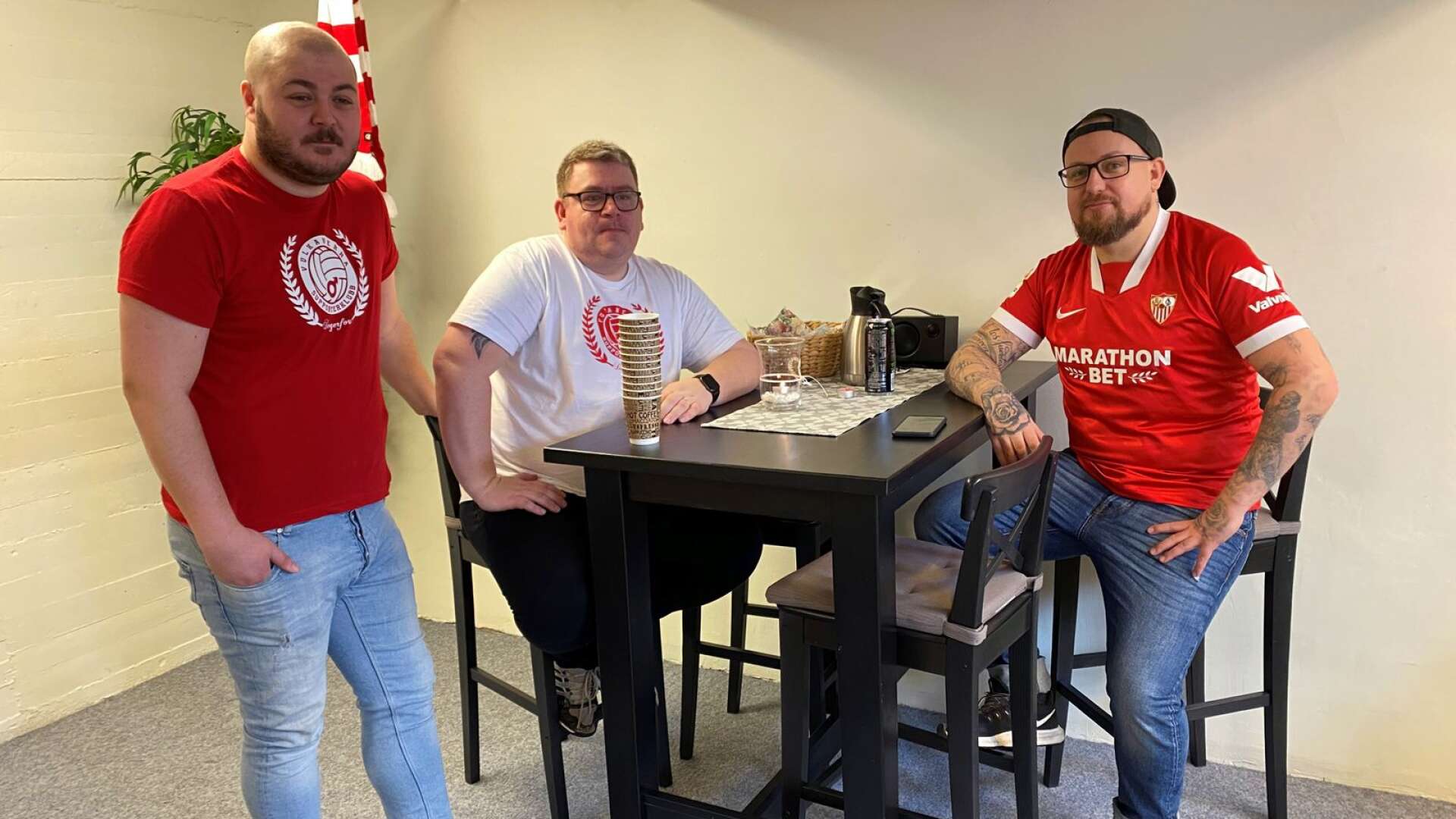 Michael Barsoma, Andreas Gustafsson och James Wahlberg i Vulkanernas nya lokal på Medborgargatan. 