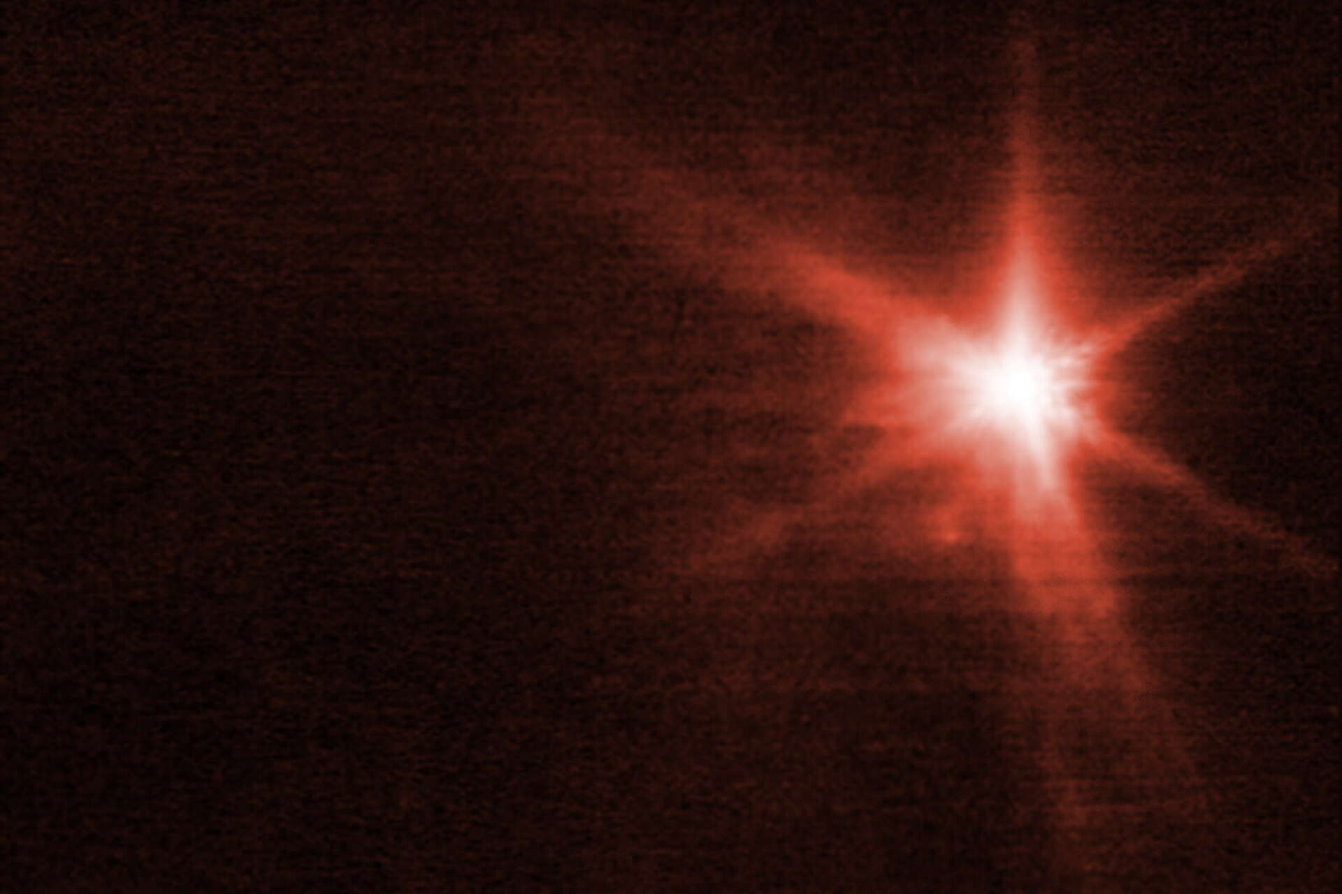 Bild från James Webb-teleskopets infraröda instrument som visar läget ungefär fyra timmar efter att rymdfarkosten Dart kolliderat med månasteroiden Dimorphos.