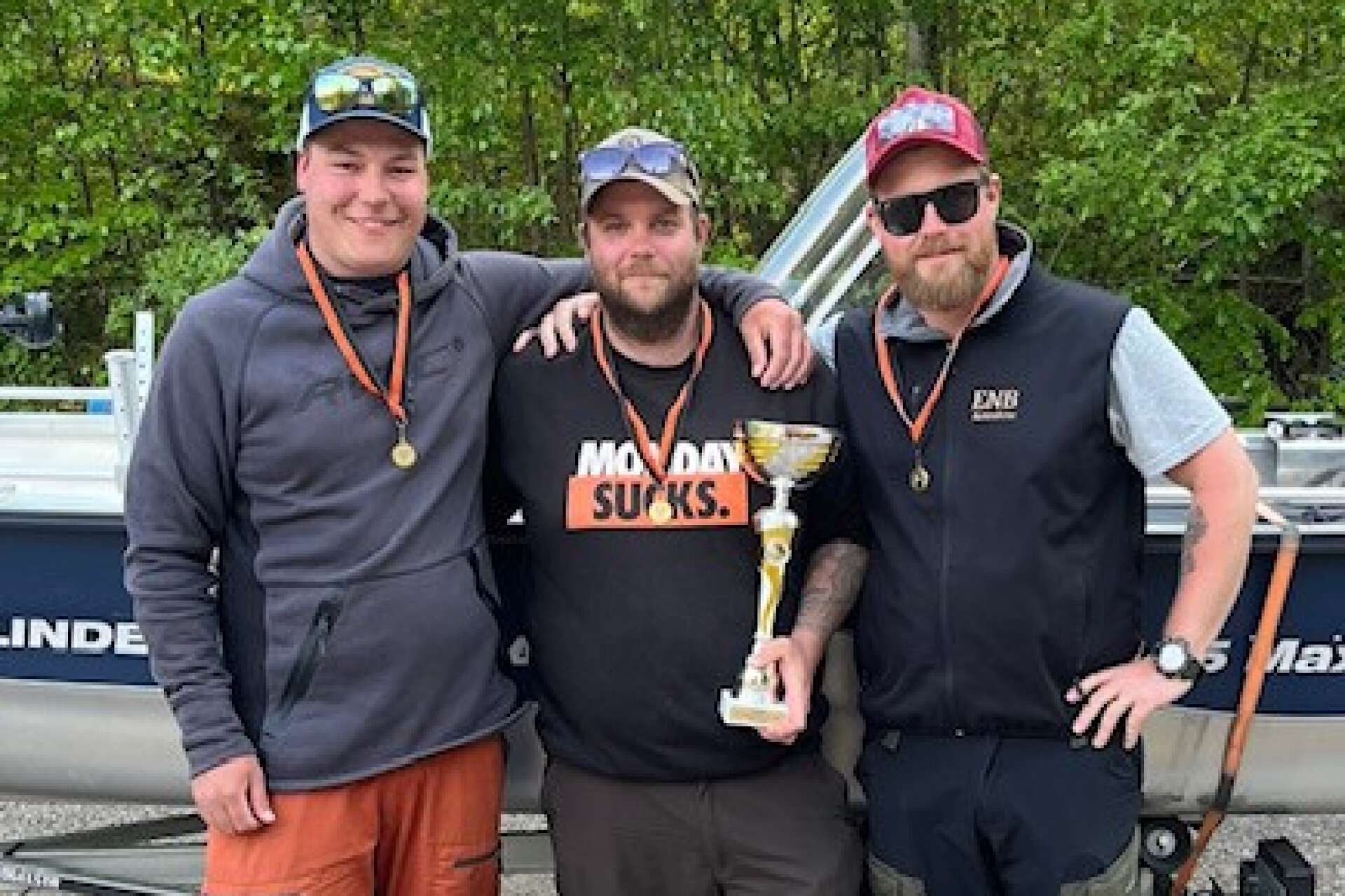David Karlsson, Marcus Kall och Jesper Thidé ingår i laget ”Team 365 fishing” som tävlar i gädd-SM i spinnfiske på Mälaren på lördag.