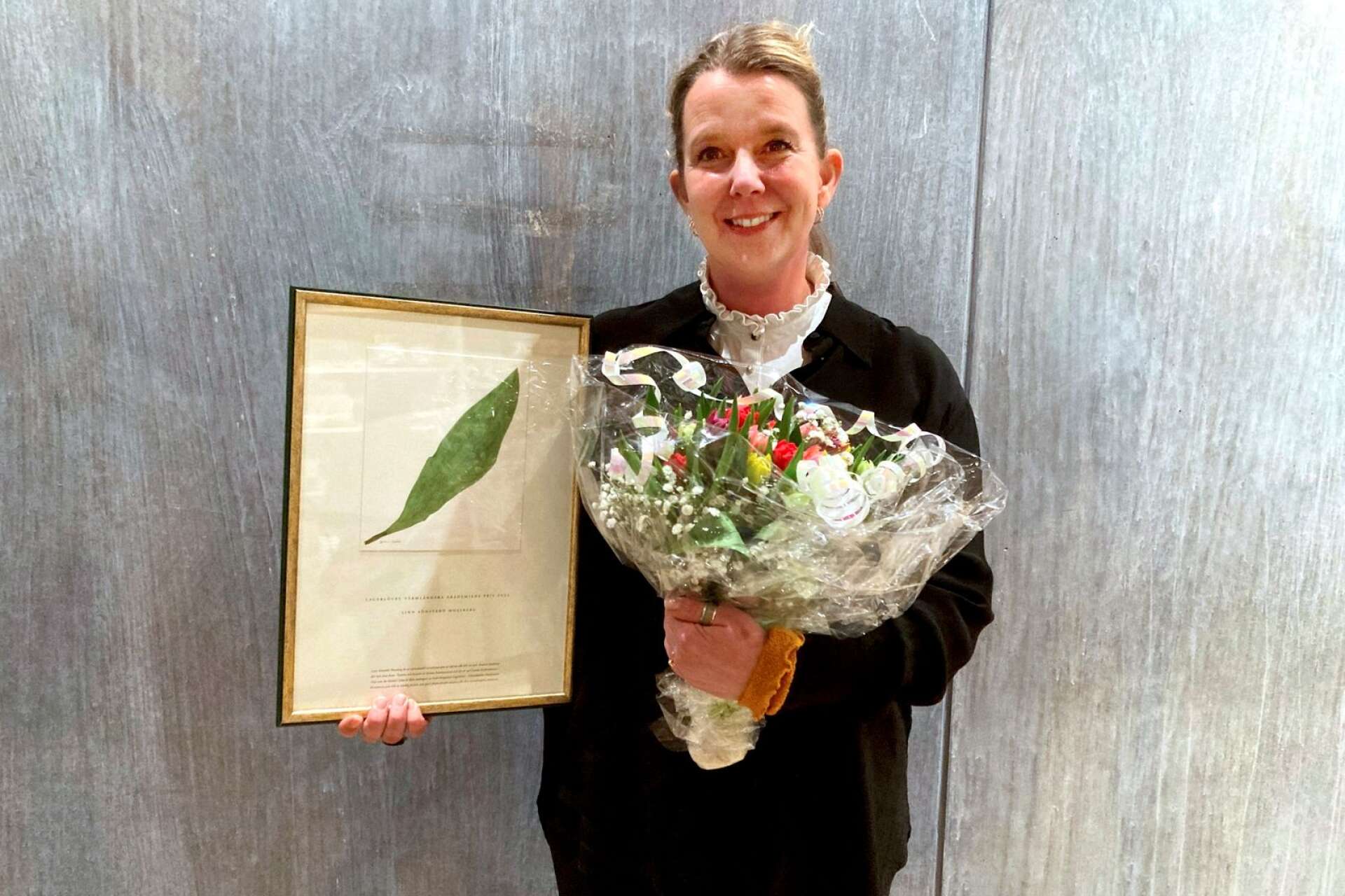 Linn Sönstebö Mossberg fick under lördagen ta emot utmärkelsen Lagerlövet, en hedersbetygelse från Värmländska akademien.
