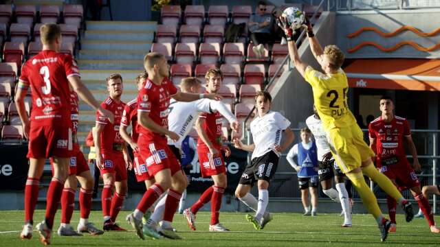 Skövde AIK förlorade en målrik tillställning mot Örebro SK på bortaplan när SAIK tappade en 3–1-ledning till en 3–5-förlust i den andra halvleken.