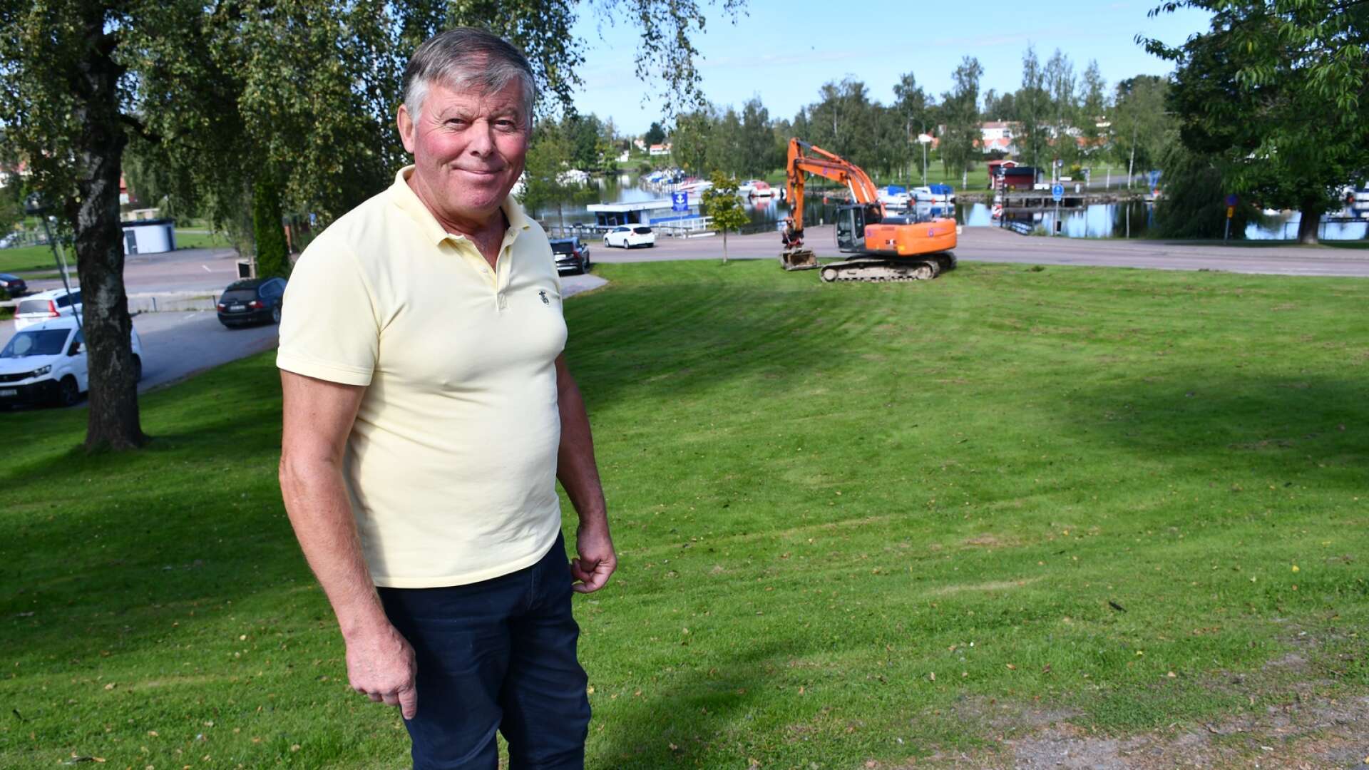 Anders Magnusson gjorde ett besök vid Nilsson-tomten, strax efter att grävmaskinen ställts ner. Under veckan börjar arbetet.