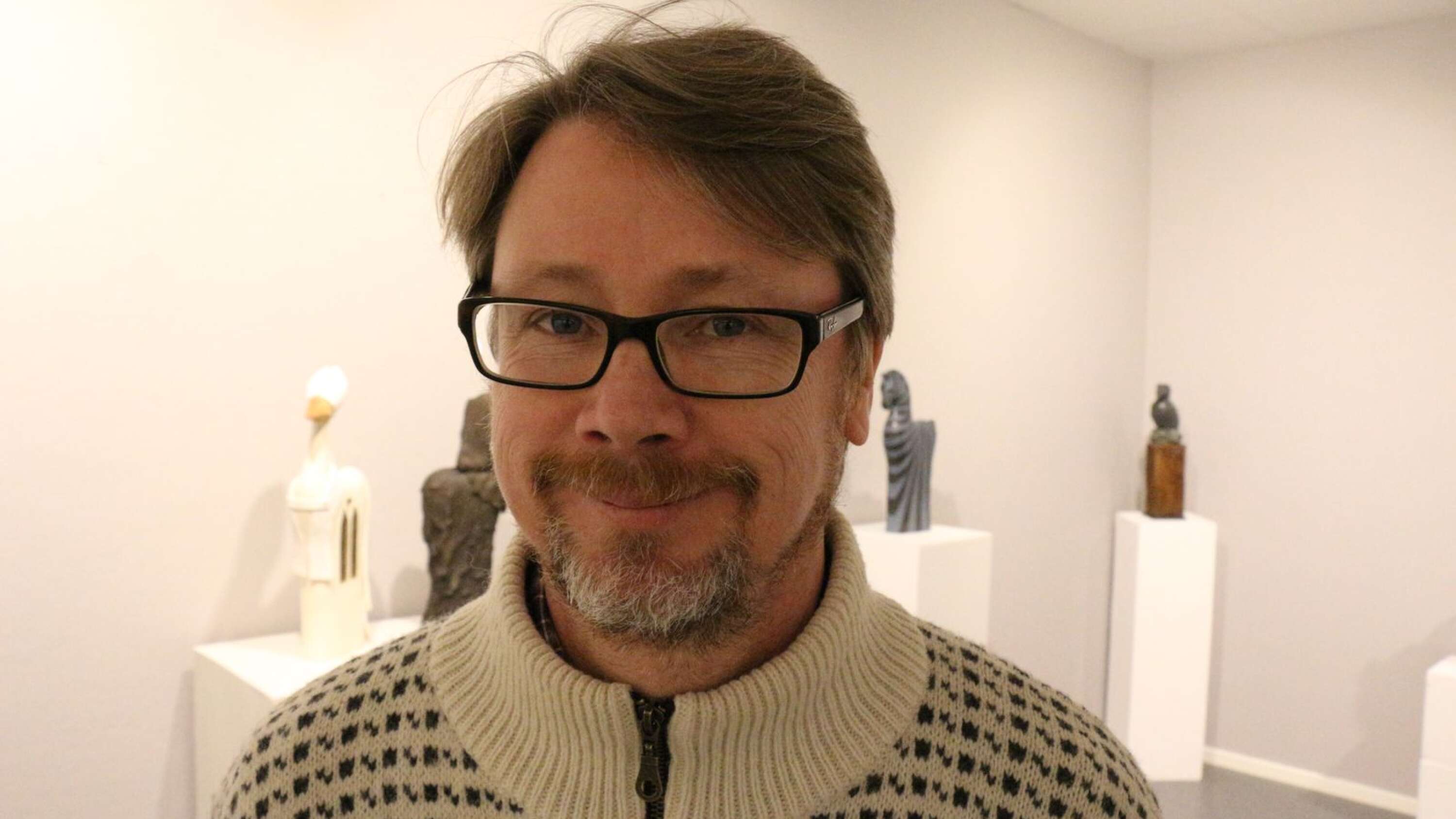 Henric Westlund, konstnär och konstlärare på Kyrkeruds folkhögskola, tror att det nya sättet att arbeta kan inbjuda till en annan acceptans.
