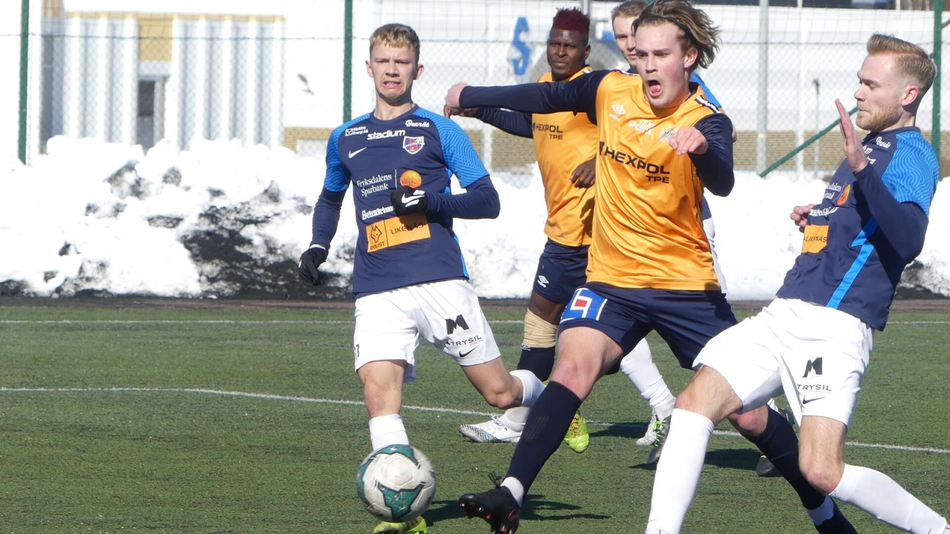 Hannes Ek-Koskela gör påpassligt 1-0 till Säffle SK i slutet av första halvlek.