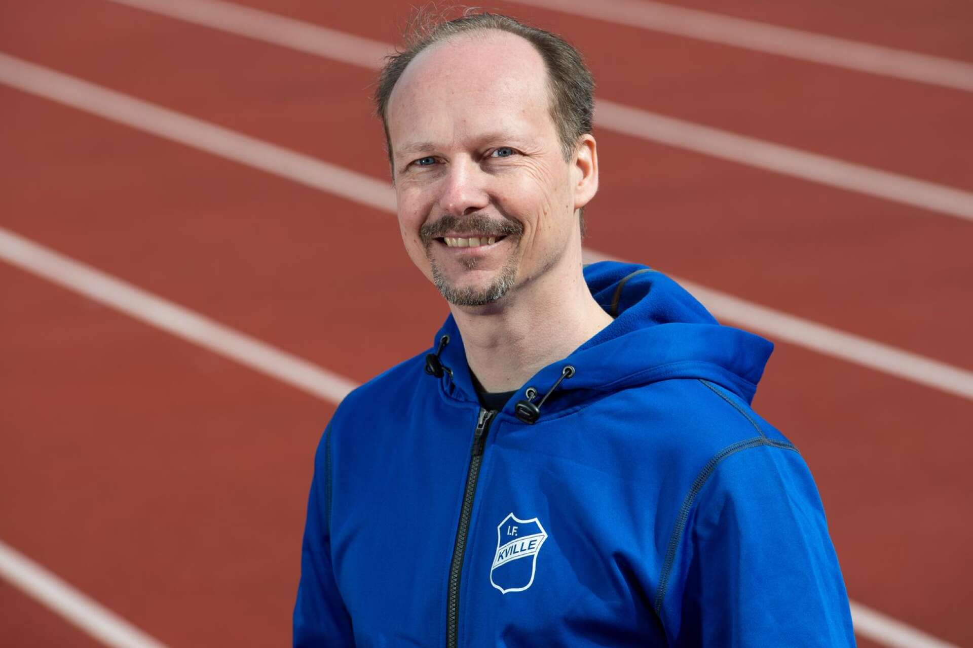 Peter Karlsson, svensk rekordinnehavare på 100 meter, berättar om Larssons möjligheter att bli den snabbaste svenska sprintern någonsin.