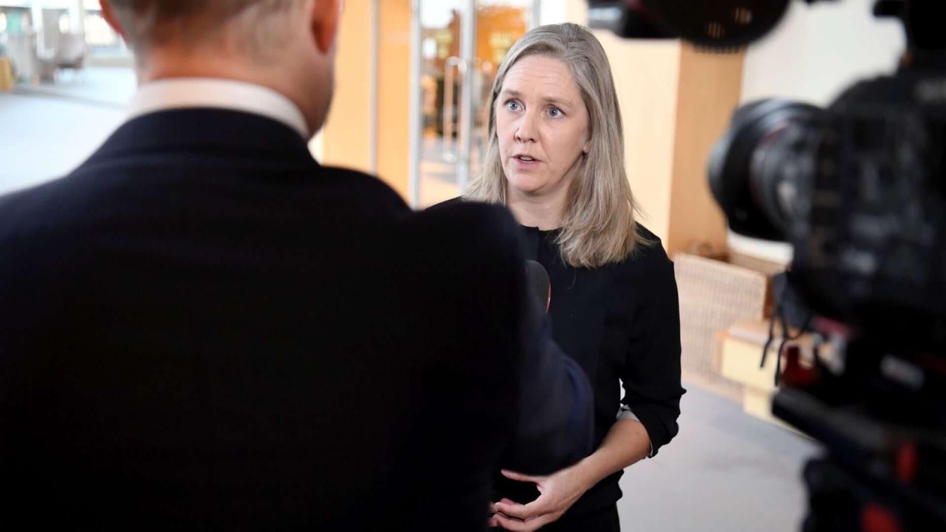 Karolina Skog (MP) underminerar opartiskt utredningsväsende.