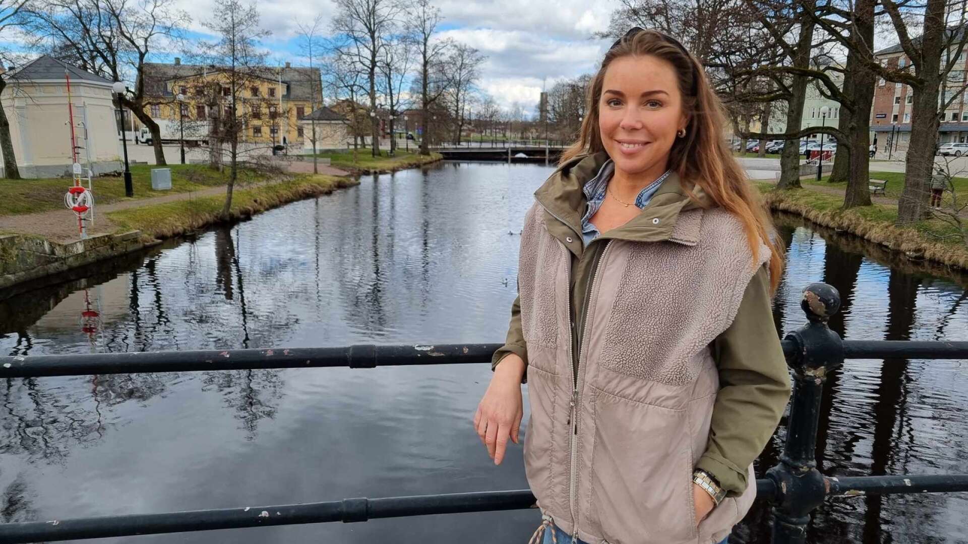Lynn Ivarsson blev tv-kändis över en natt. 40-åringen från Bäckhammar är överraskad av intresset för hennes medverkan i Bonde söker fru - jorden runt. ”Det är bland det roligaste jag gjort” säger hon.