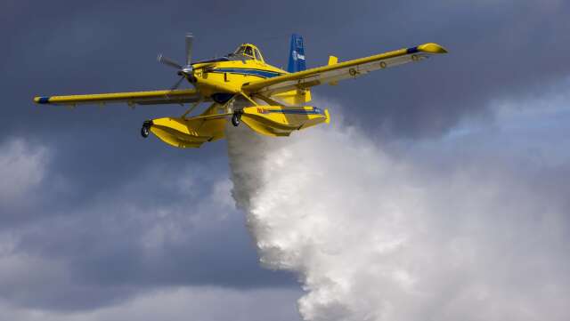 Försvarsbolaget Saab fortsätter att tillhandahålla MSB med skopande brandbekämpningsflyg.