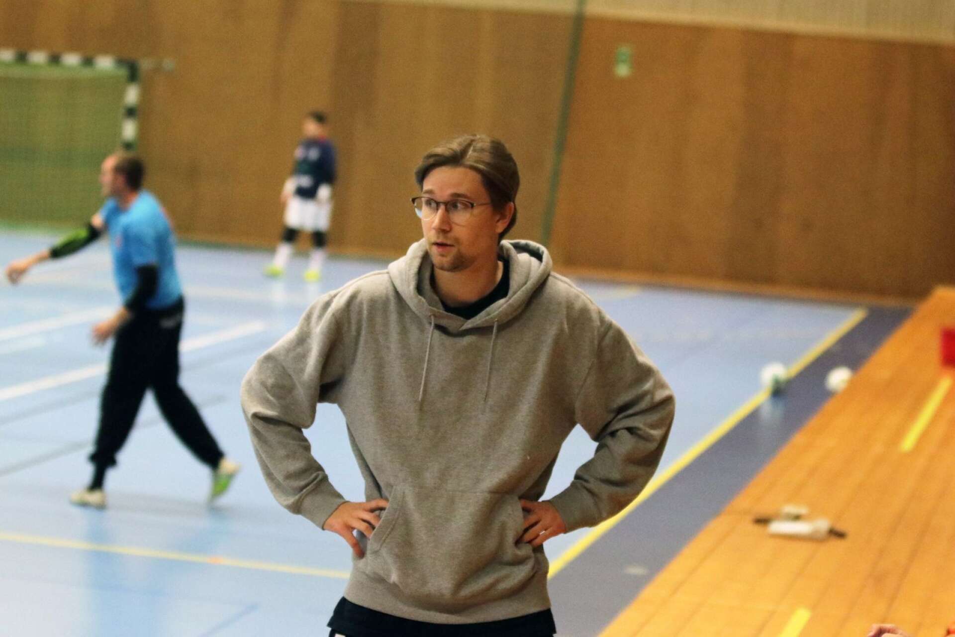 Felix Ljung är tillsammans med sin pappa Dan Ljung tränare i Färgelanda futsal.