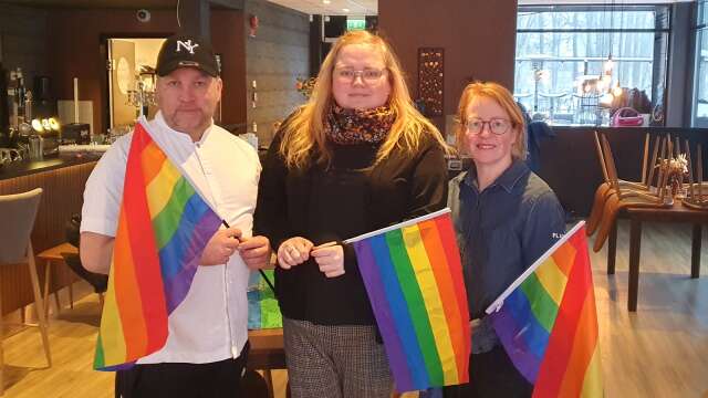 Joakim och Linda Källgren, restaurang Plantis, med Louise Jern från Pride Skaraborg (mitten).