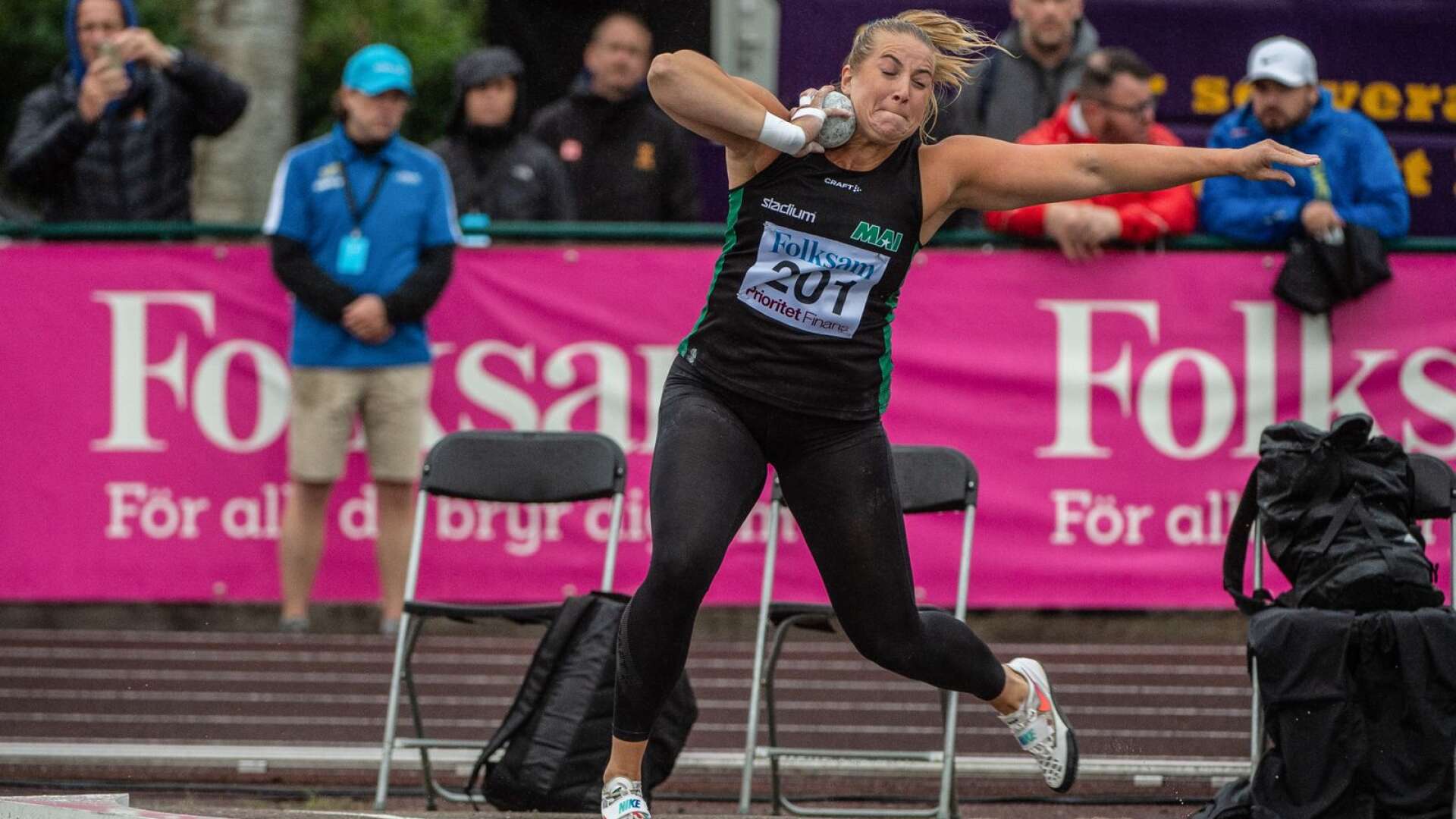 Fanny Roos putsade sitt eget stadionrekord på Tingvalla.