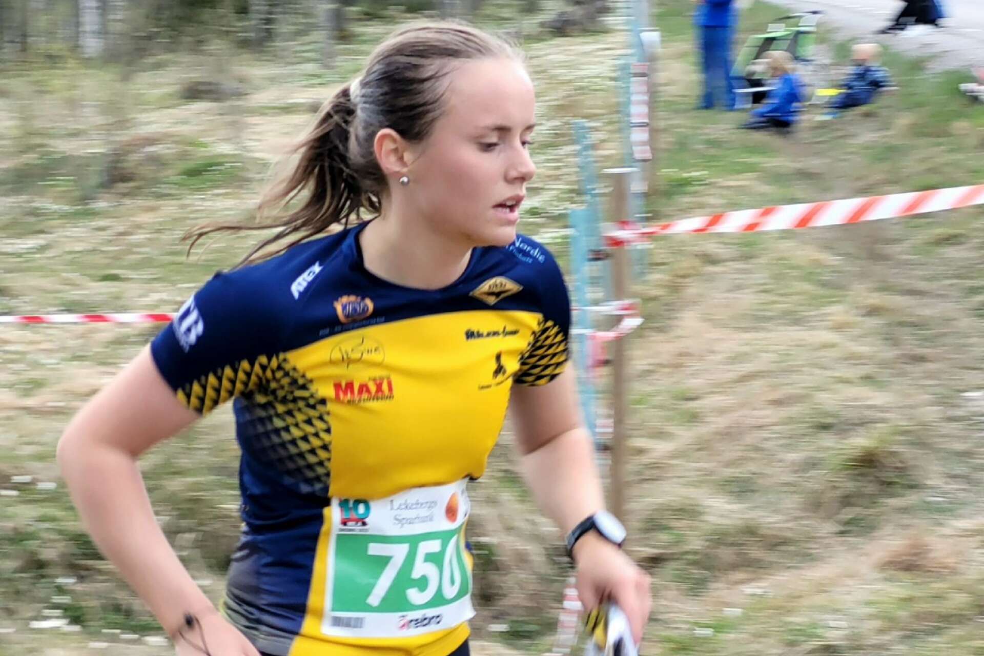 Maja Welander som sprang tredje sträckan, den längsta sträckan i damstafetten: nio kilometer lång.