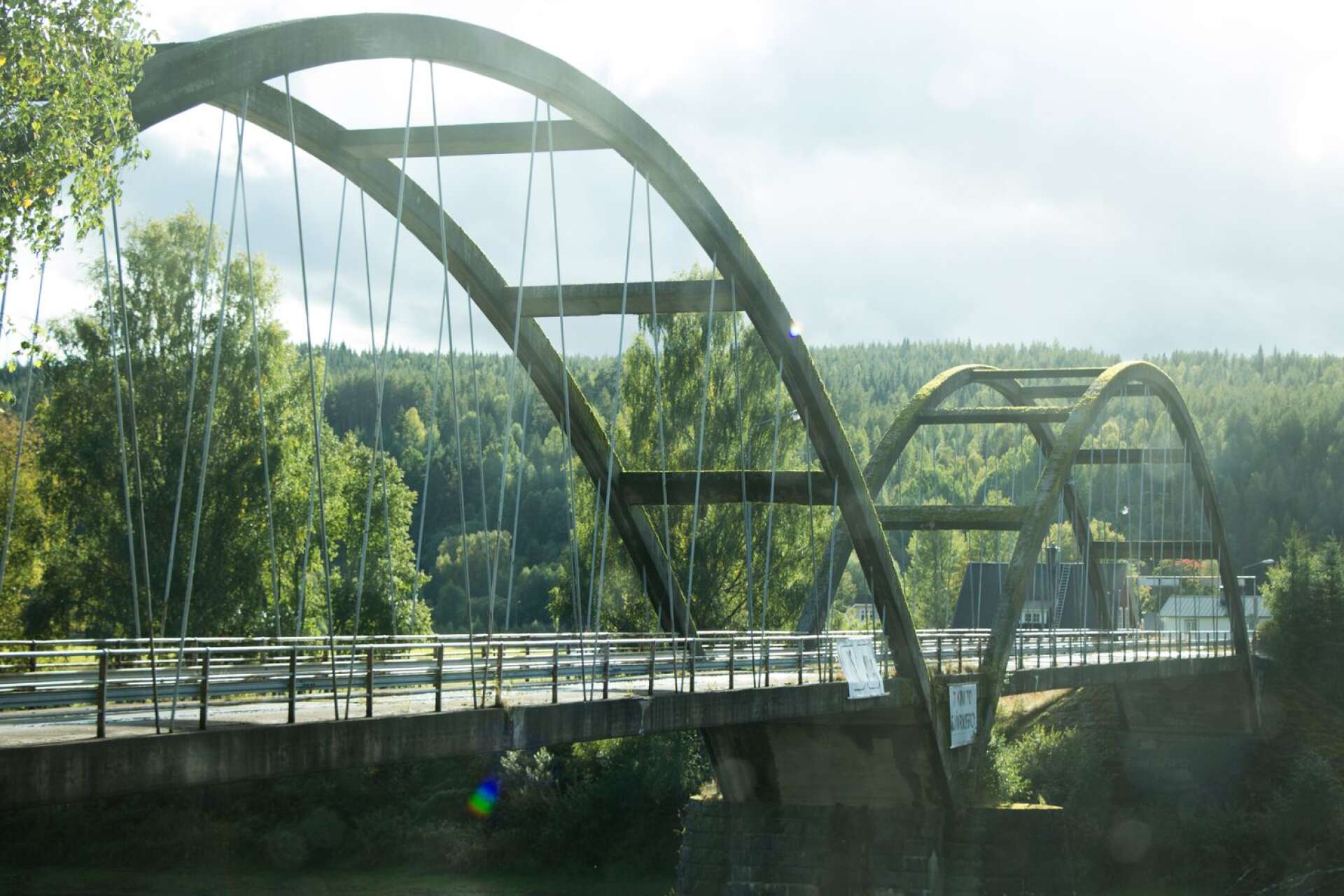 Den numera avstängda bron mellan Stöllet och Osebol.