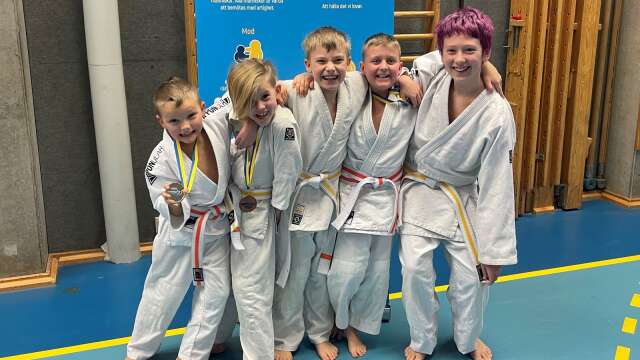 Fem glada judotalanger från Mariestad.