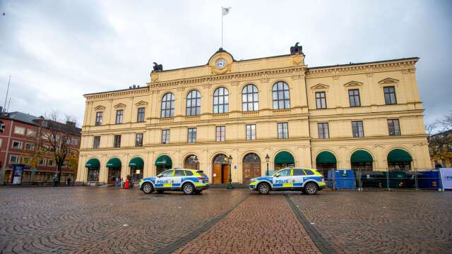 Värmlands tingsrätt har nu dömt tre av männen, som nekar till brott.