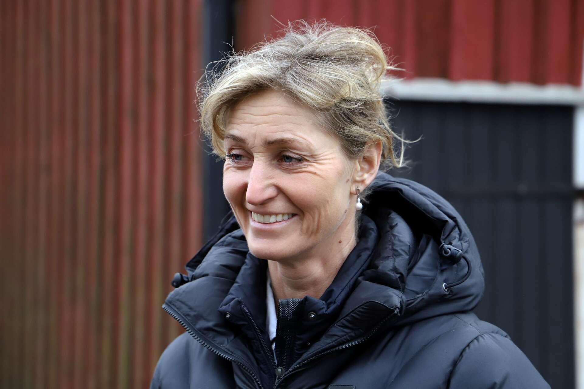 Anna Wessman Karlsson är bland mycket annat en av landets få examinerade beridare. Hemma i Svalungebyn byggde hon för fem år sedan ett ridhus som betyder mycket för verksamheten i det egna företaget Equidal.