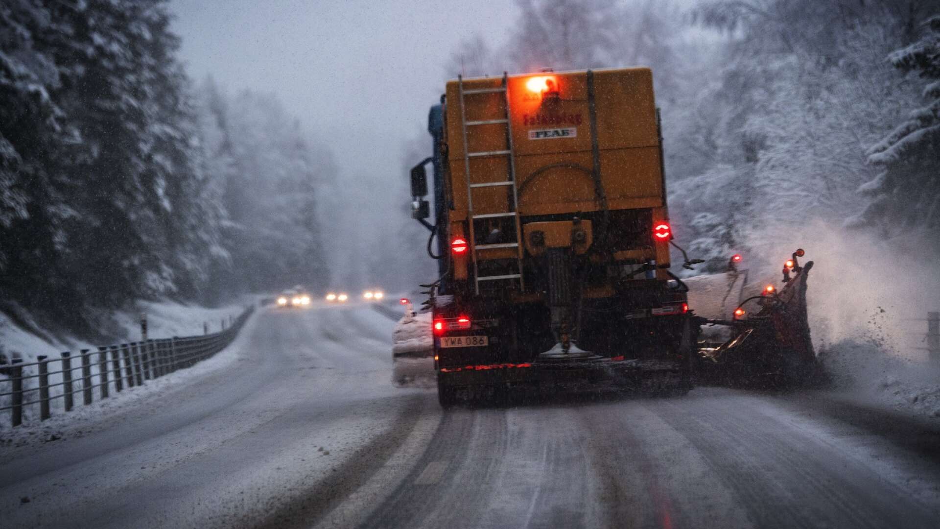 I Arvika är det sandning som gäller i stället för saltning i vinterväghållningen framöver. Anledningen är den stora bristen på vägsalt. (Bilden är fotograferad i annat sammanhang.)