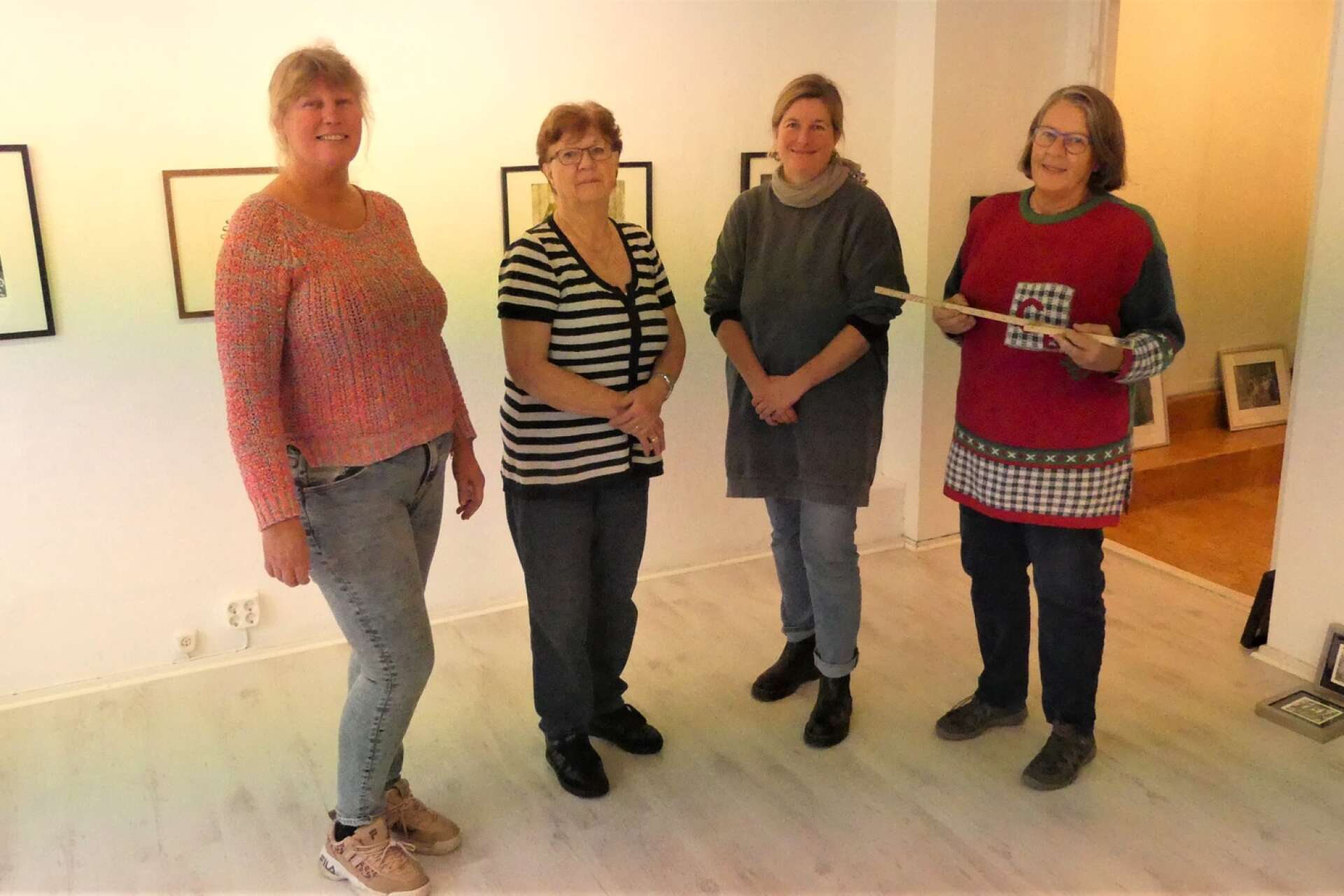 Utställningen i Galleri 2 med Konstgrafiska Verkstaden Dalsland har vernissage på lördag. På bilden ses fyra av de medverkande, från vänster Carina Svärd, Marianne Wenneberg, Tanja Mueller och Marianne Westerberg Edgren.