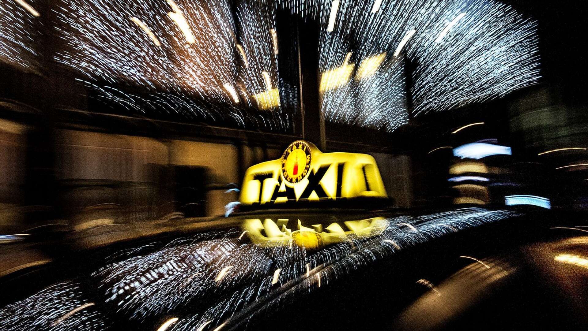 Fullständig regelefterlevnad är ett krav för  taxiförarlegitimation. Dock har branschen ett stort problem och det är konkurrensen från svarttaxi, skriver Lennart Kalderén, ordförande Svenska Taxiförbundet.