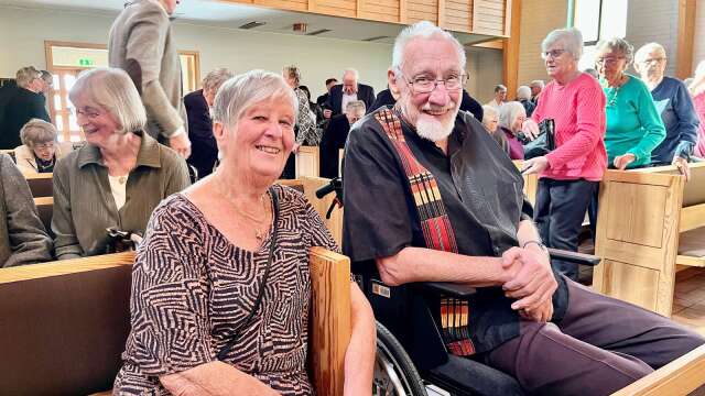 Mai och Holger Jonasson var det första par som gifte sig i den då nybyggda missionskyrkan i Åmål i augusti 1965. Då var kyrksalen inte färdigbyggd så bröllopet fick vara i festsalen. Nära 58 år senare deltog paret i festkvällen som anordnades i samma kyrka.