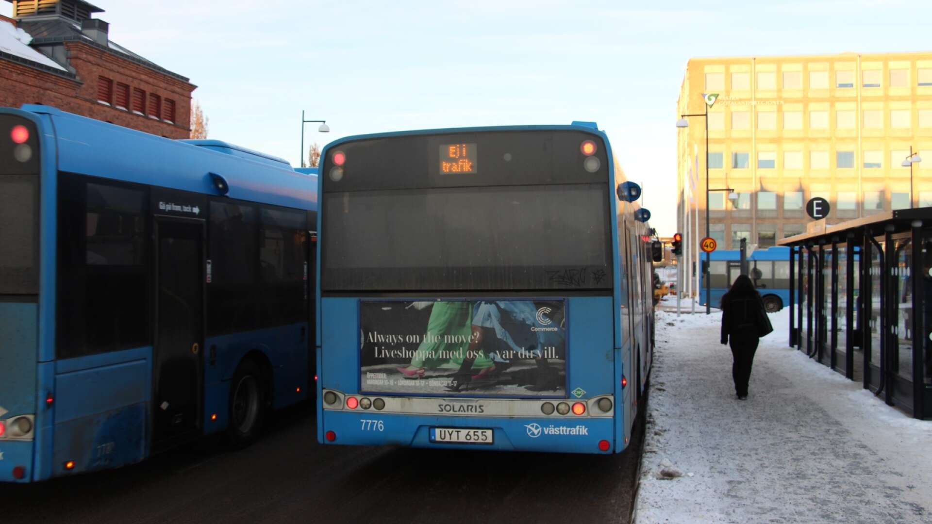 Kombinationen kyla och brist på bränslefilter har fått flera bussturer att ställas in under helgen. 