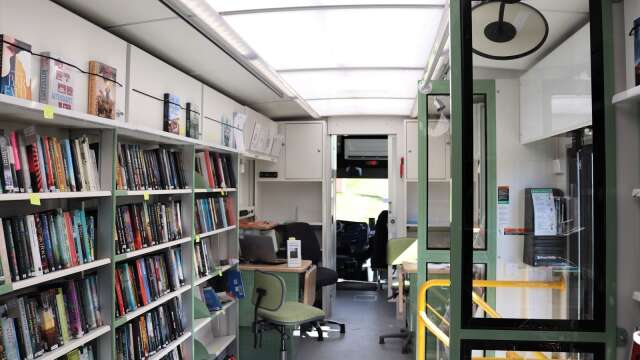 Bokbussen är en del av Kristinehamns bibliotek som hyllas av Brita O.