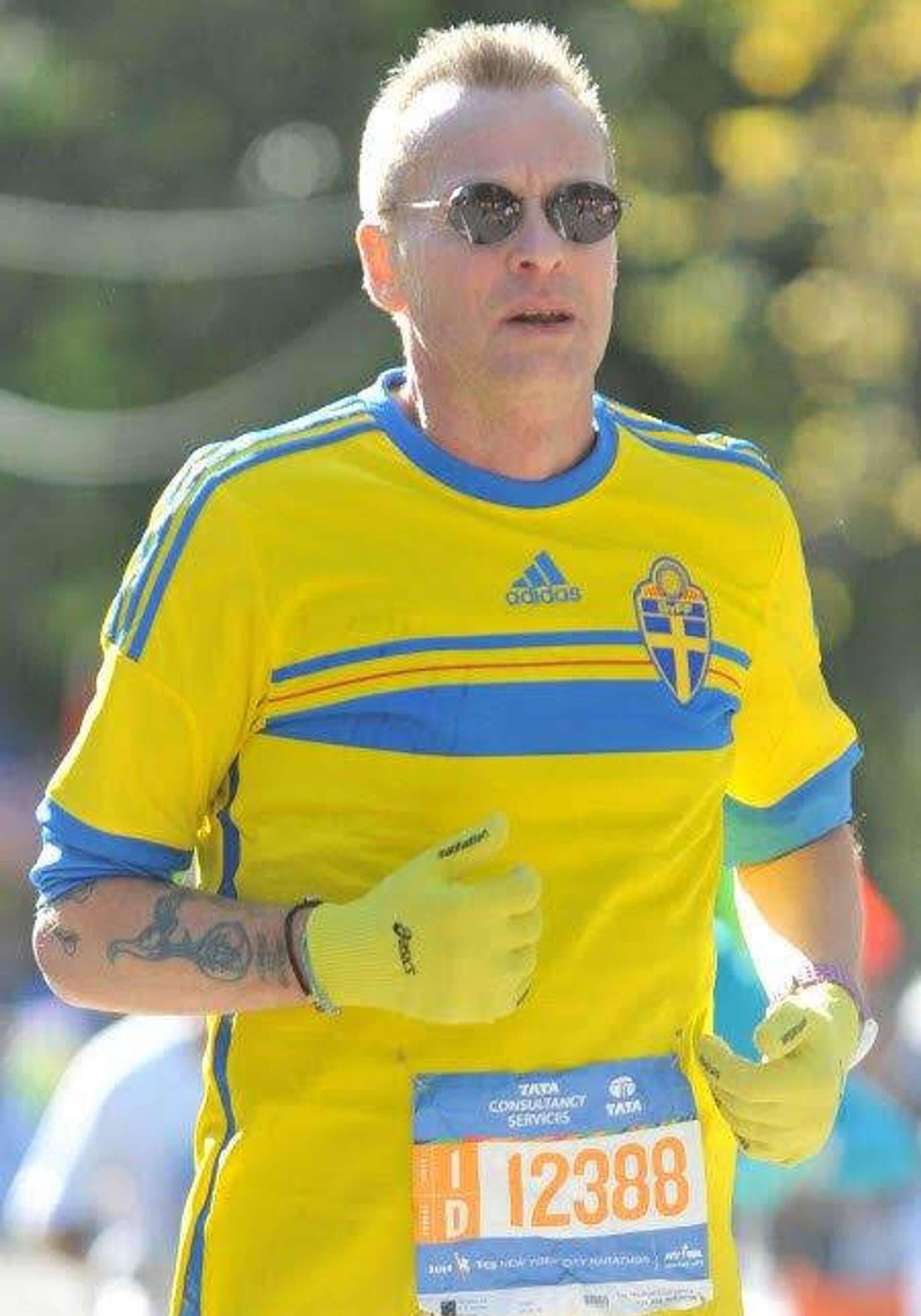 Rolf iklädd den Sverigetröja han brukade springa i till en början, här i New York 2014.