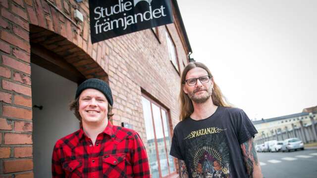 Tim Flinth och Johan Carlsson är båda musikhandläggare på Studiefrämjandet Värmland/Örebro.