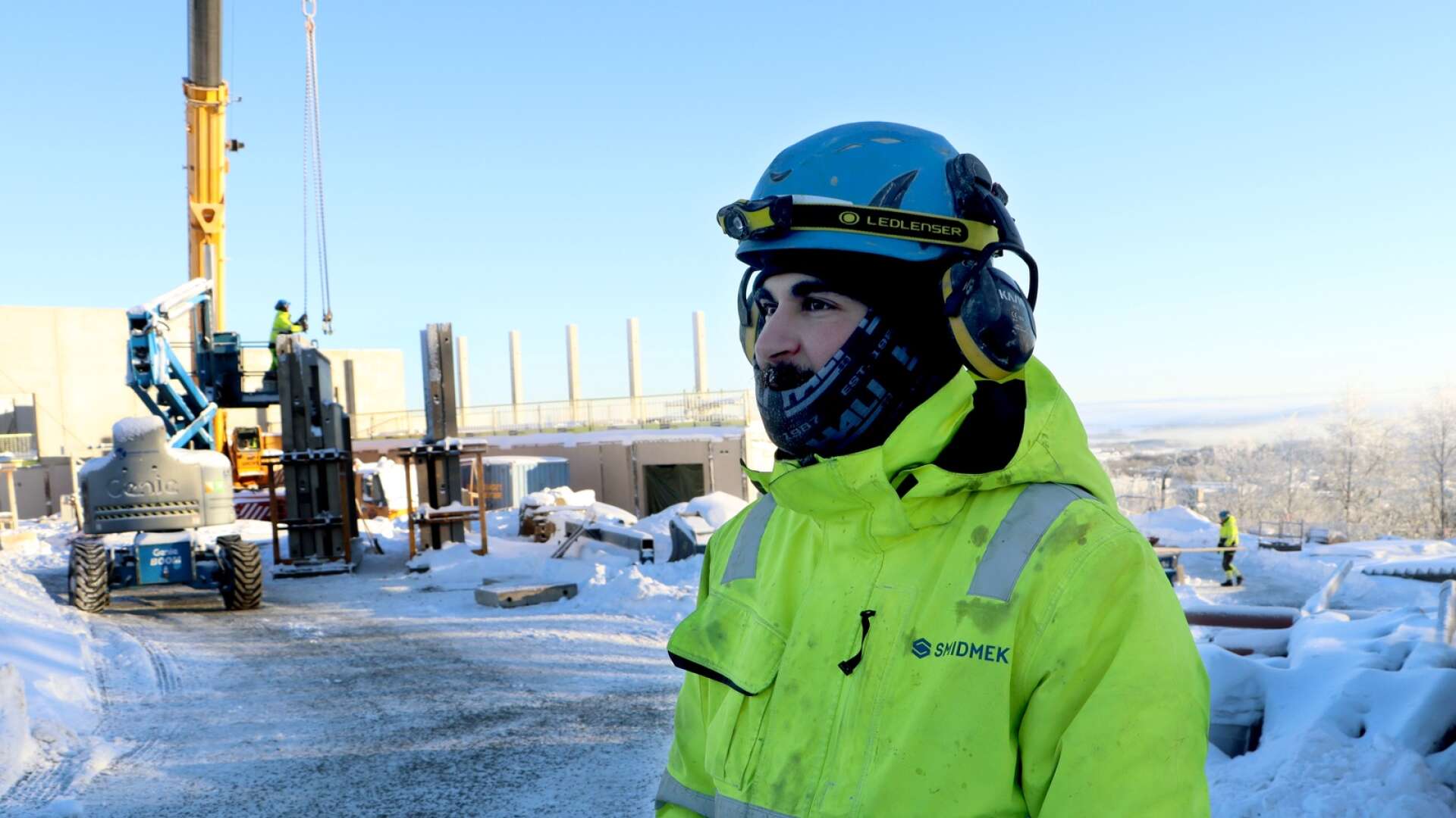 ”Det är viktigt att hålla sig i rörelse när det är kallt, att jobba i kyla är inte roligt. Men det var värre när jag jobbade i Luleå och det var 32 minus” säger Nawzad Danish, Smidmek, som jobbar med bygget på Billingehus.