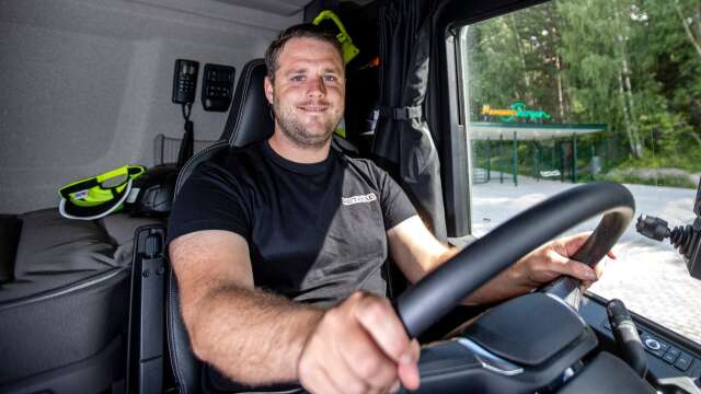 Fredrik Åhlin är anmäld till Finnskogsvalsen, dock ej i en lastbil utan en riktig rallybil.