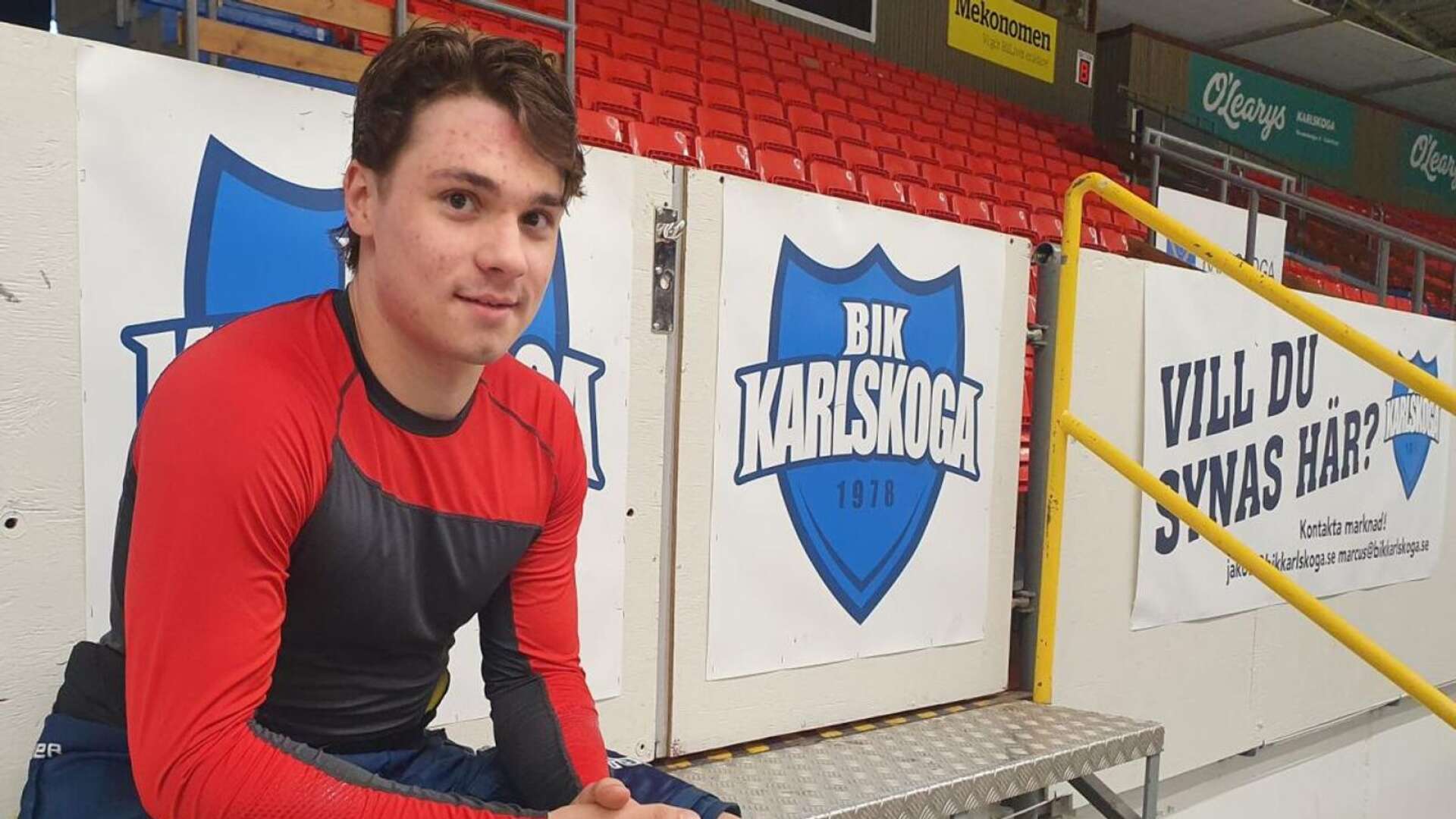 Centern Edwin Lindström ska spela i BIK Karlskoga även kommande säsong.