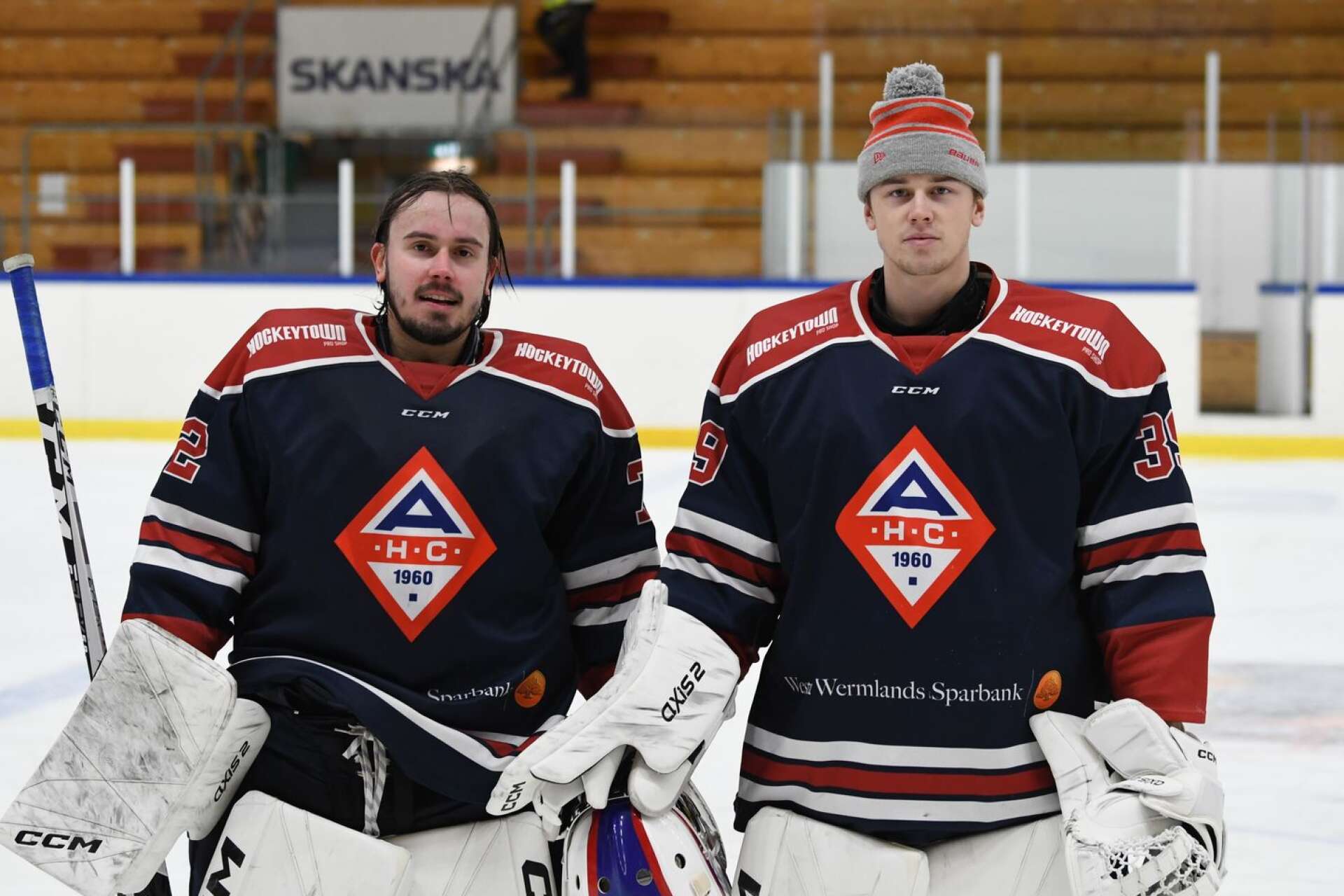 Hugo Bränn och Max Nilsson utgör målvaktsparet i Arvika HC den här säsongen.